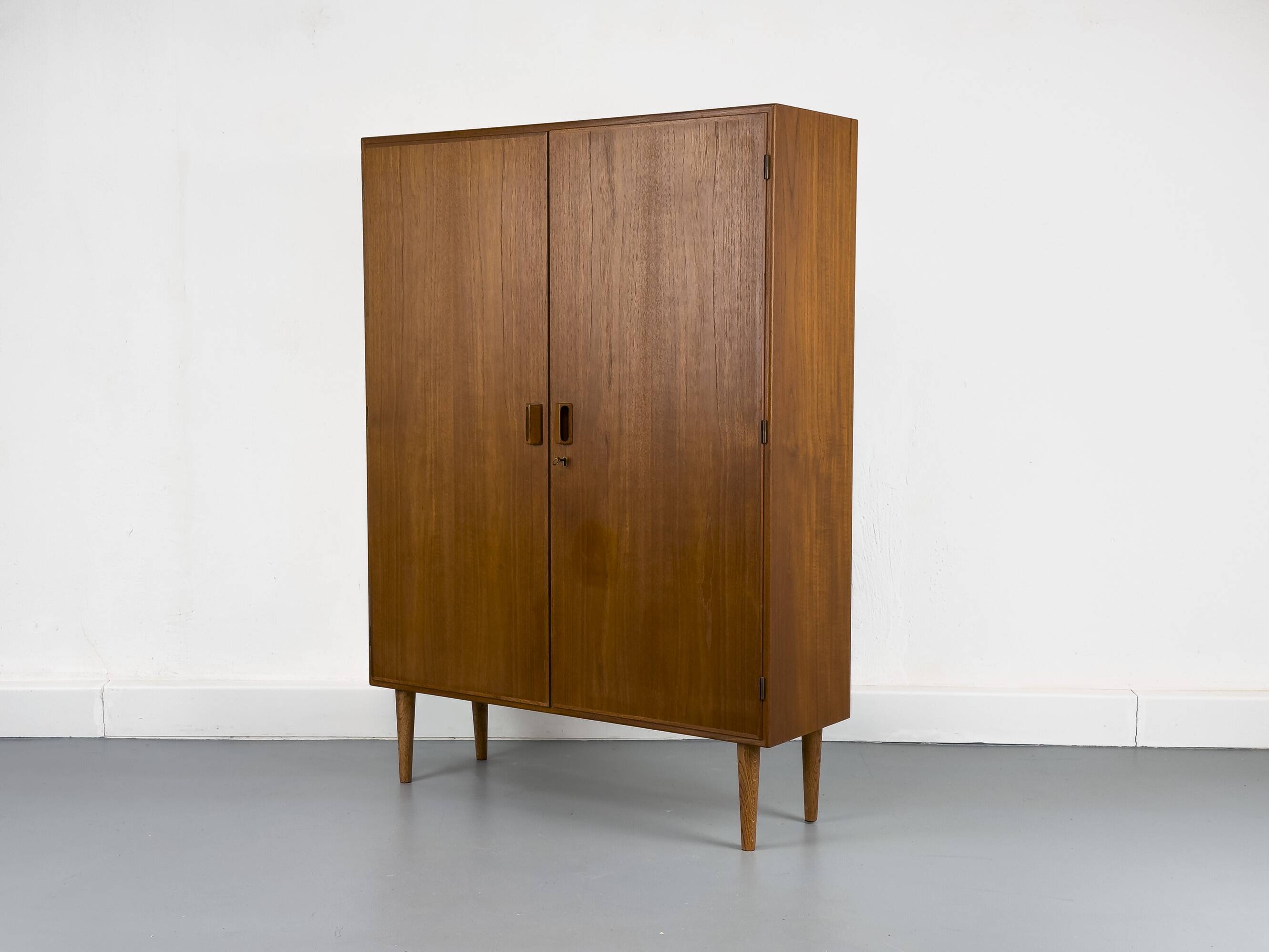 Danish Cabinet in Teak by Børge Mogensen for Søborg Møbelfabrik, 1960s