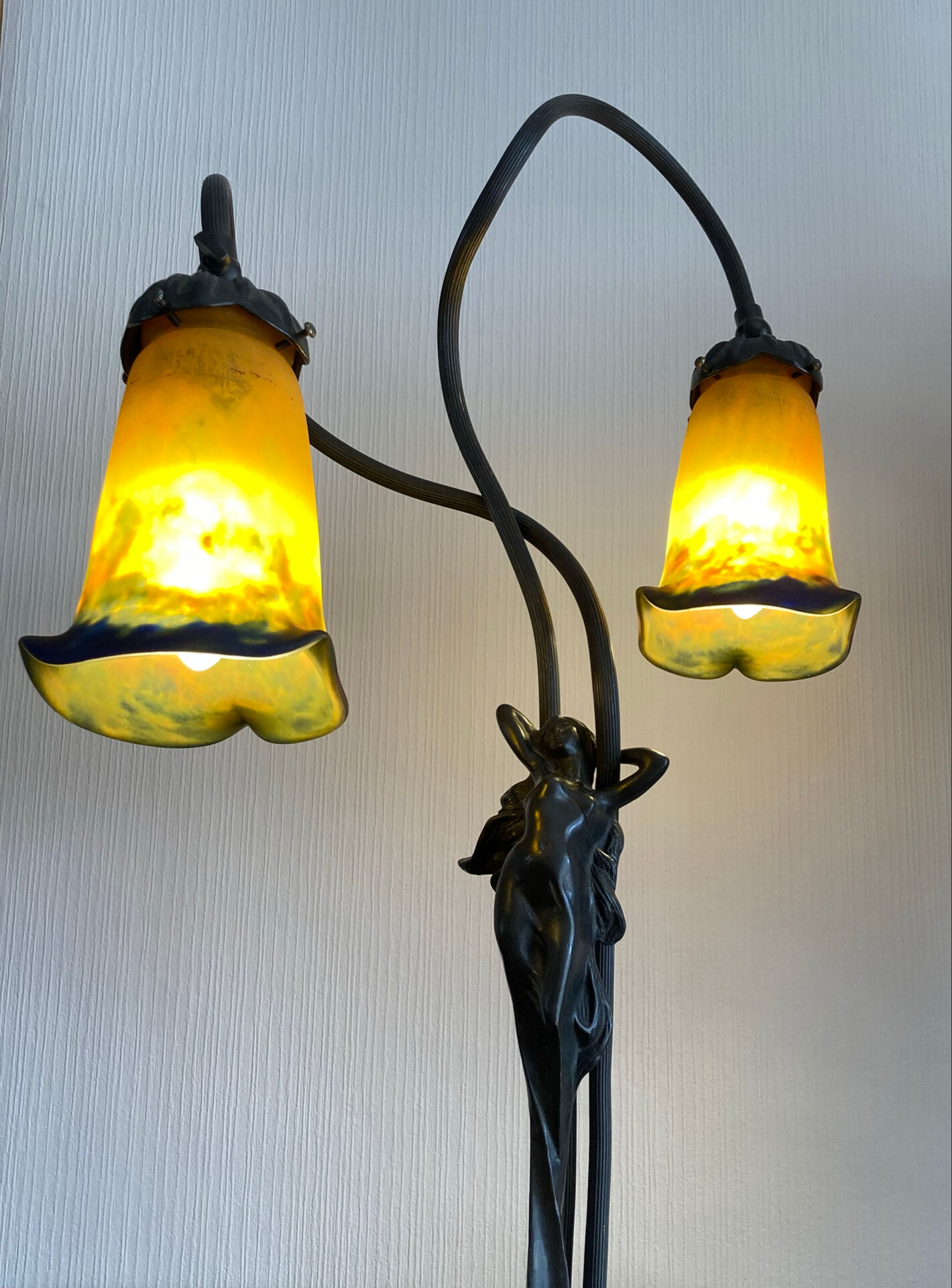 Lampe en bronze et verrerie Muller Frères Lunéville