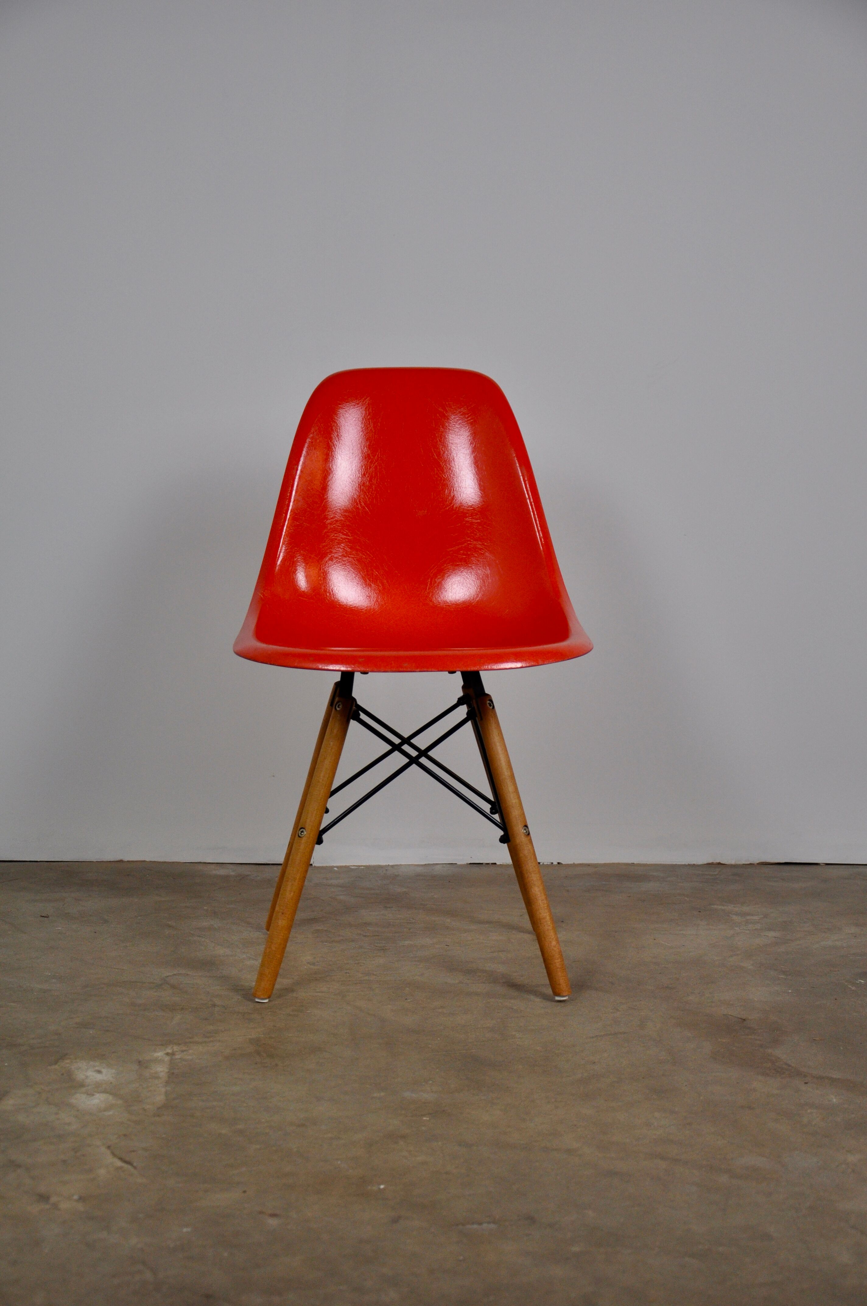 Chairs DSW fiberglass by Charles & Ray Eames for Herman Miller