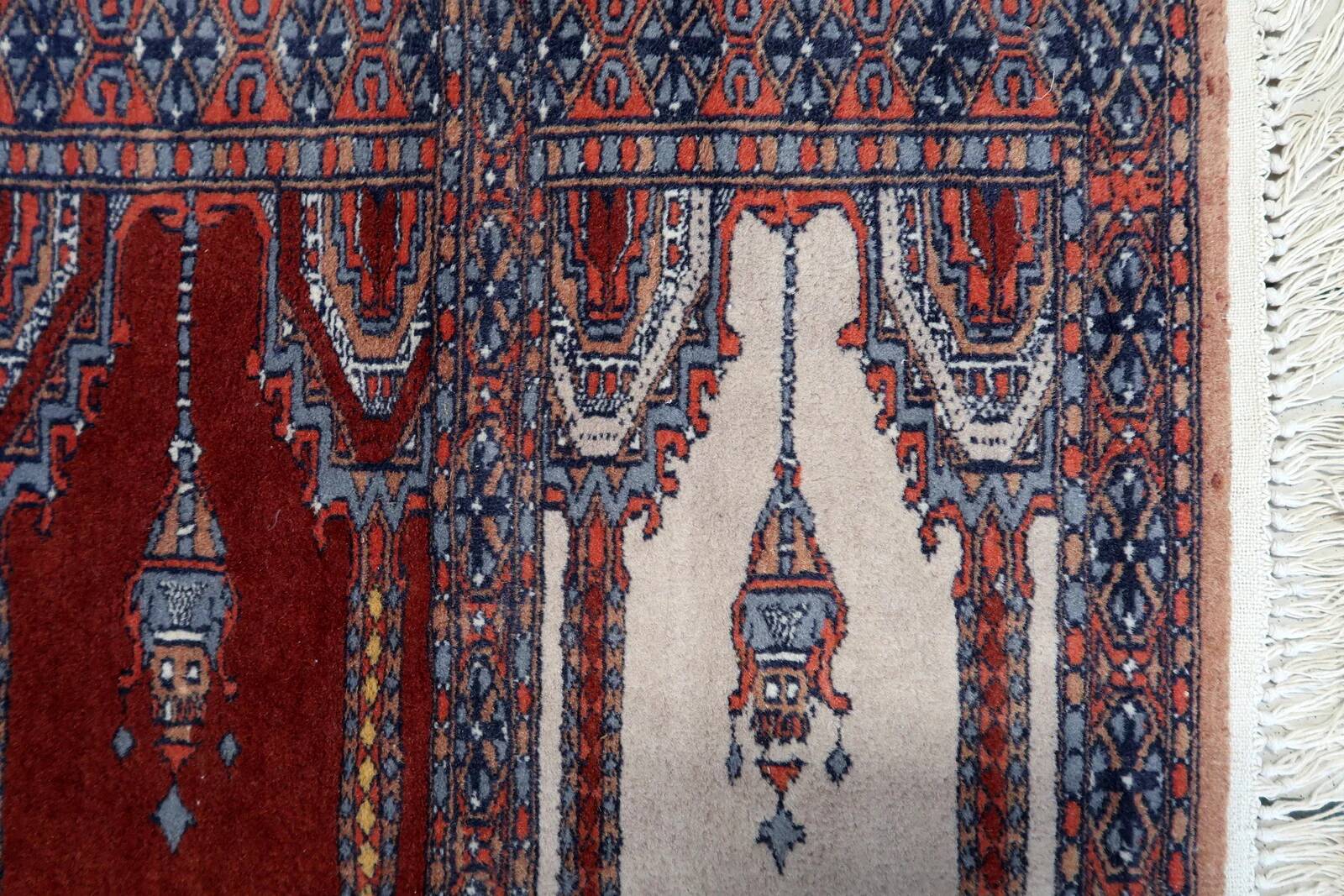 Handmade vintage Pakistani Lahore prayer rug 58cm x 60cm, 1960s