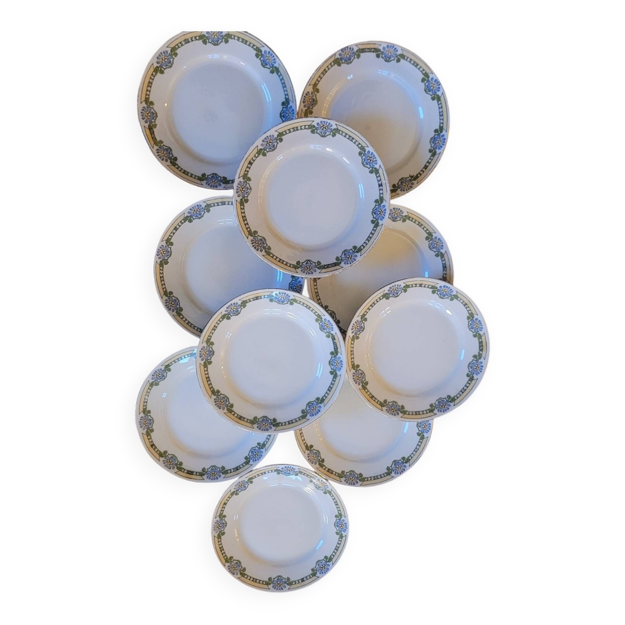 Set of 10 fine porcelain plates with Art Deco decoration.