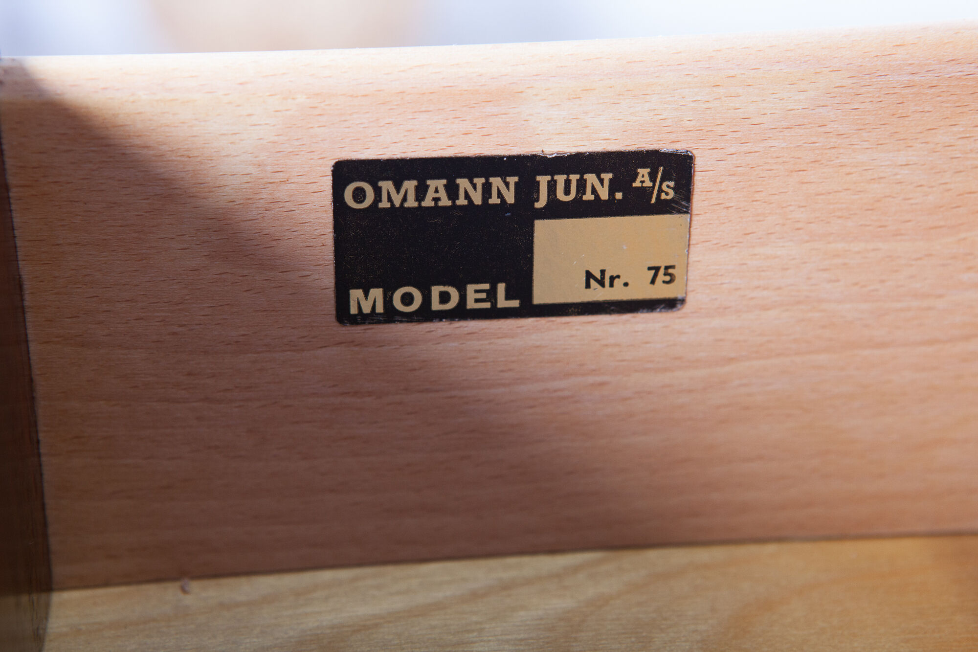 Bureau en bois model 75 Desk de Omann Jun années 1960