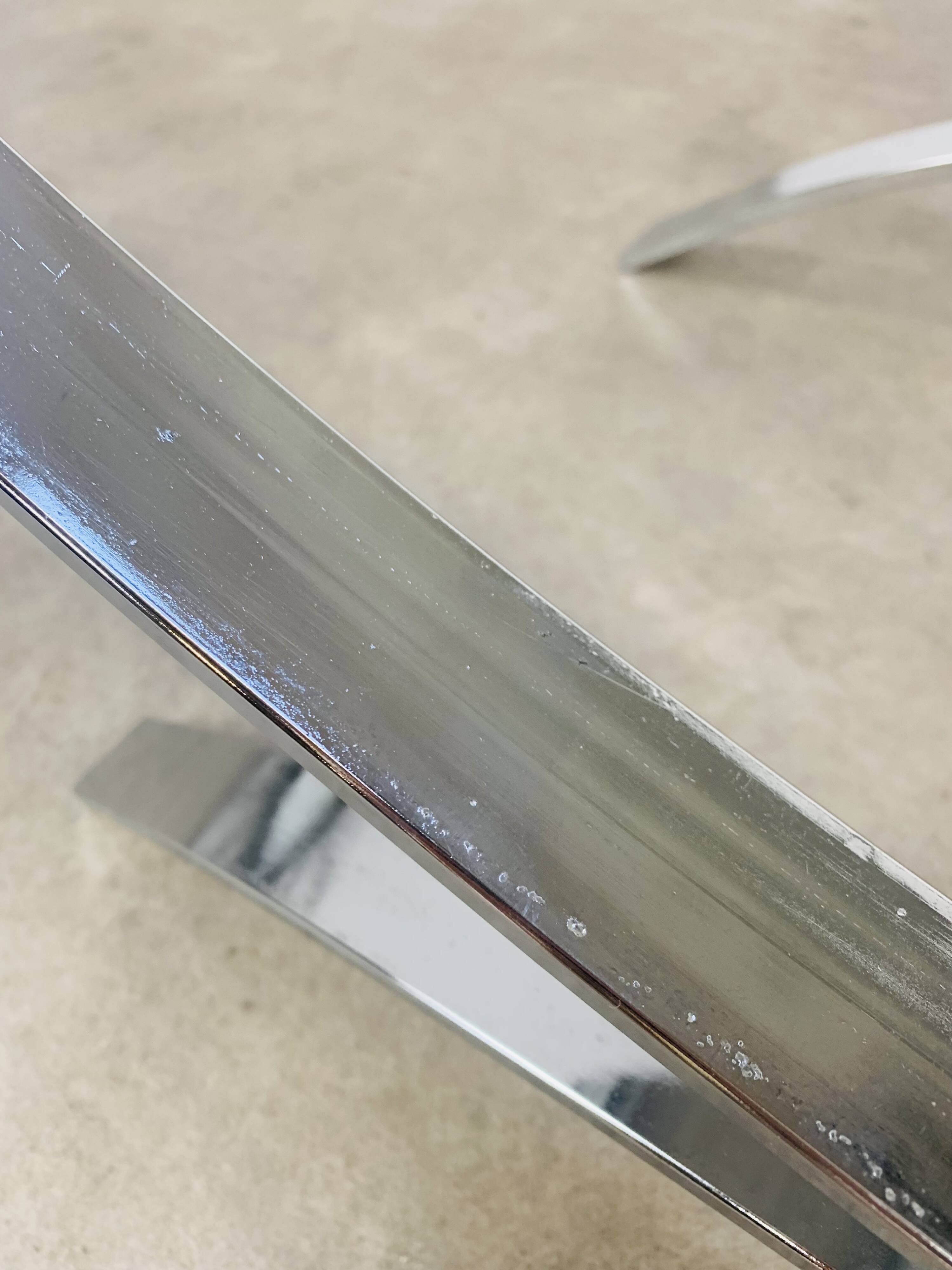 Table basse en verre fumé et chrome, années 70
