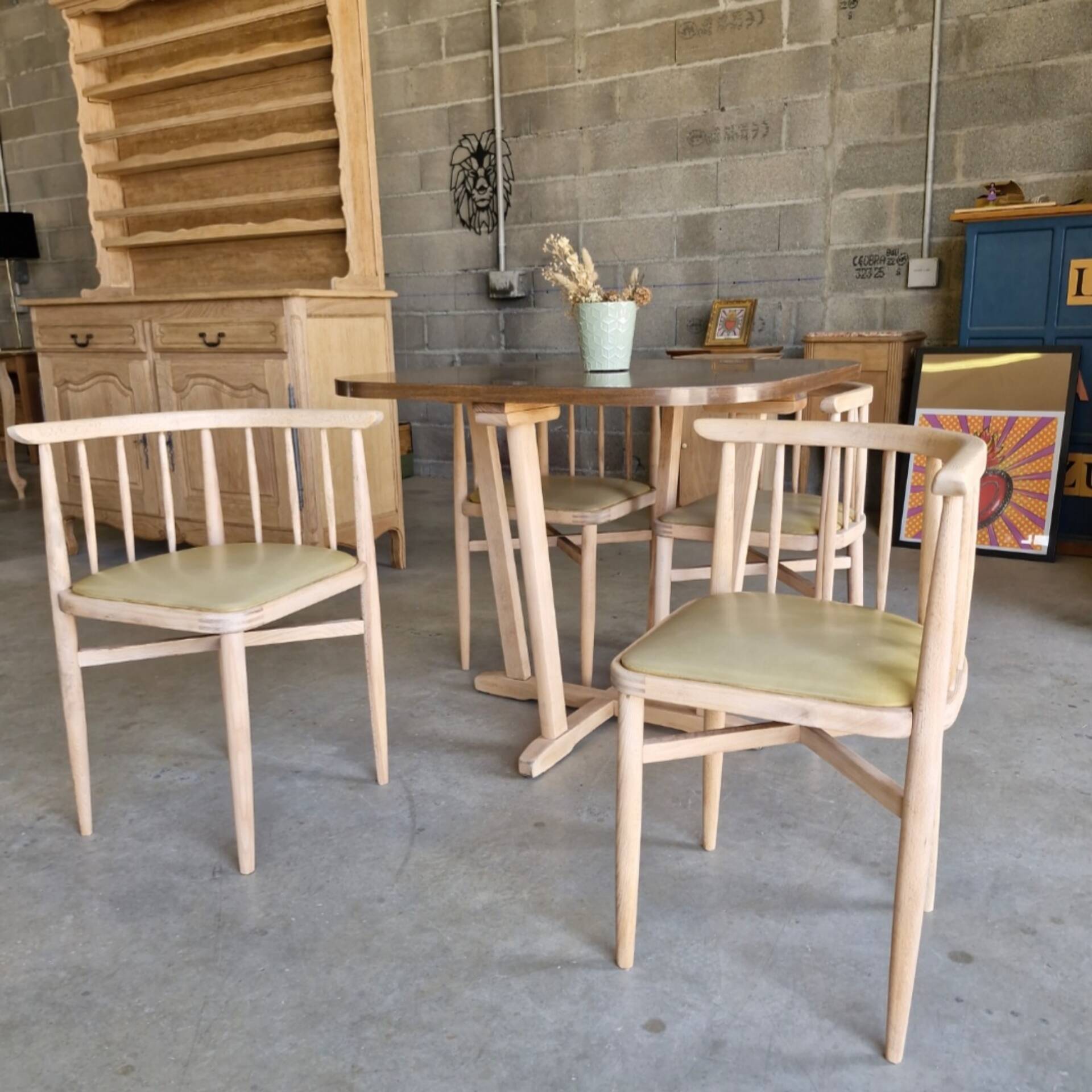 Ensemble vintage attribué à Thonet – table + 4 chaises années 60