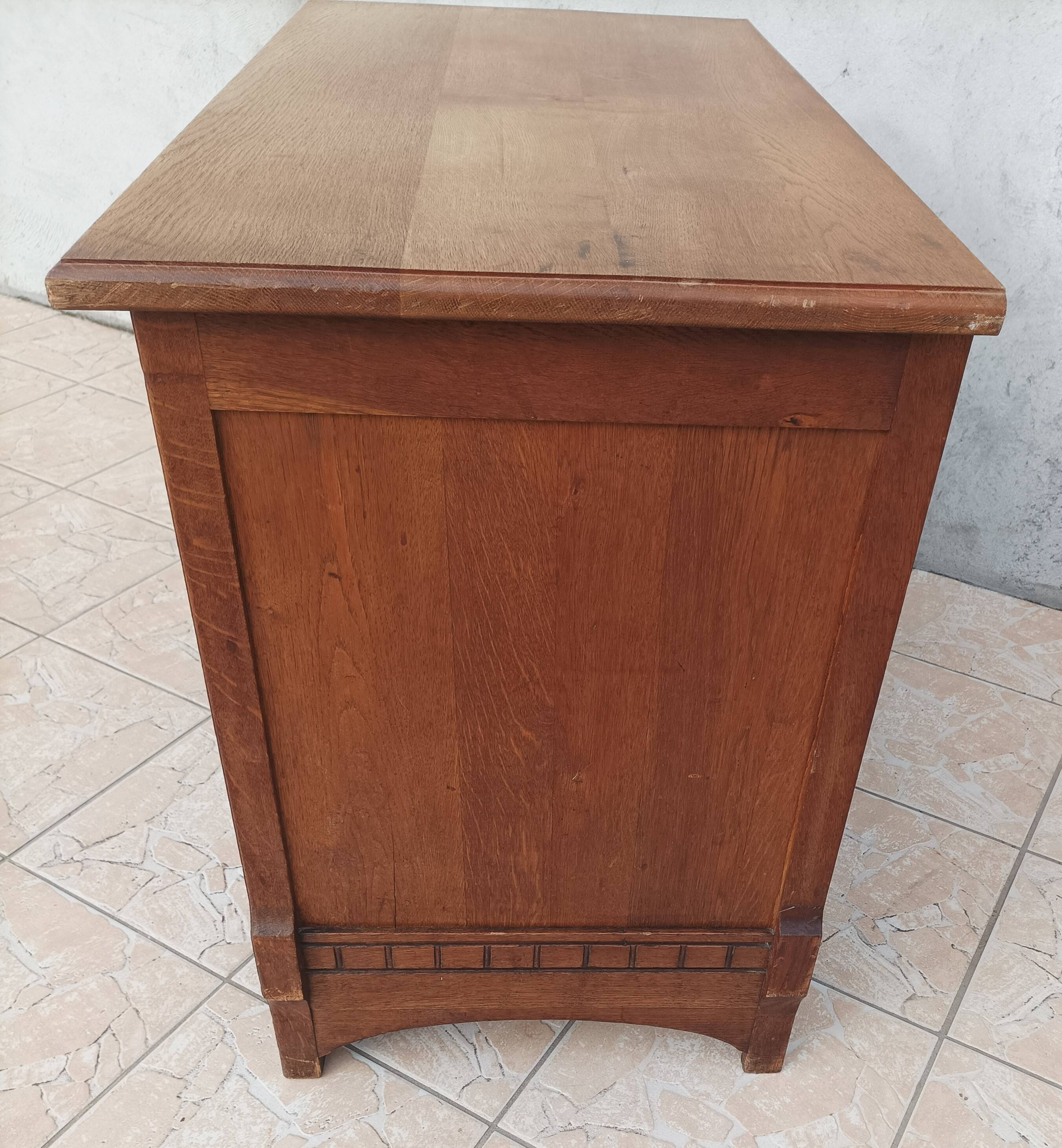 Commode style Louis XVI en chêne