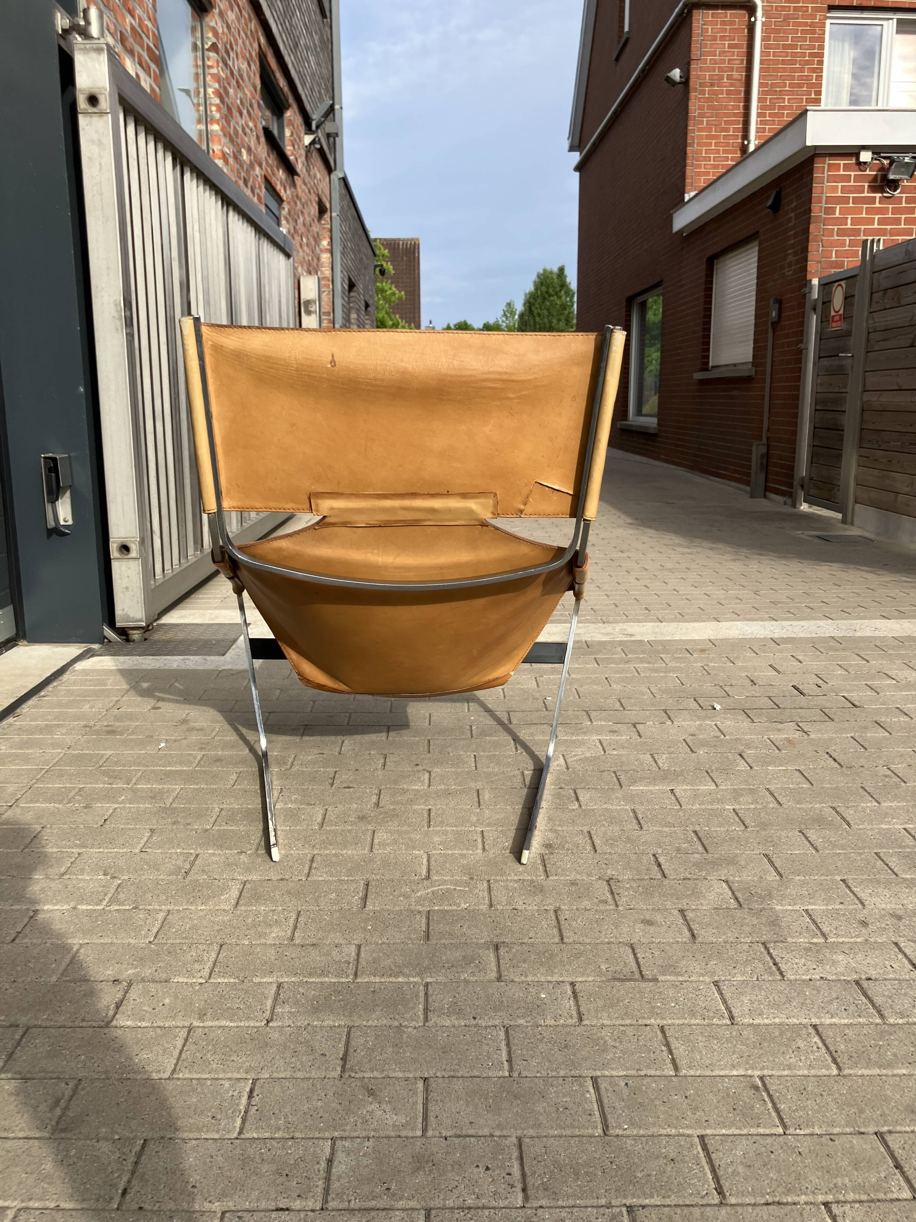 Artifort F444 van Pierre Paulin, natural camel leather
