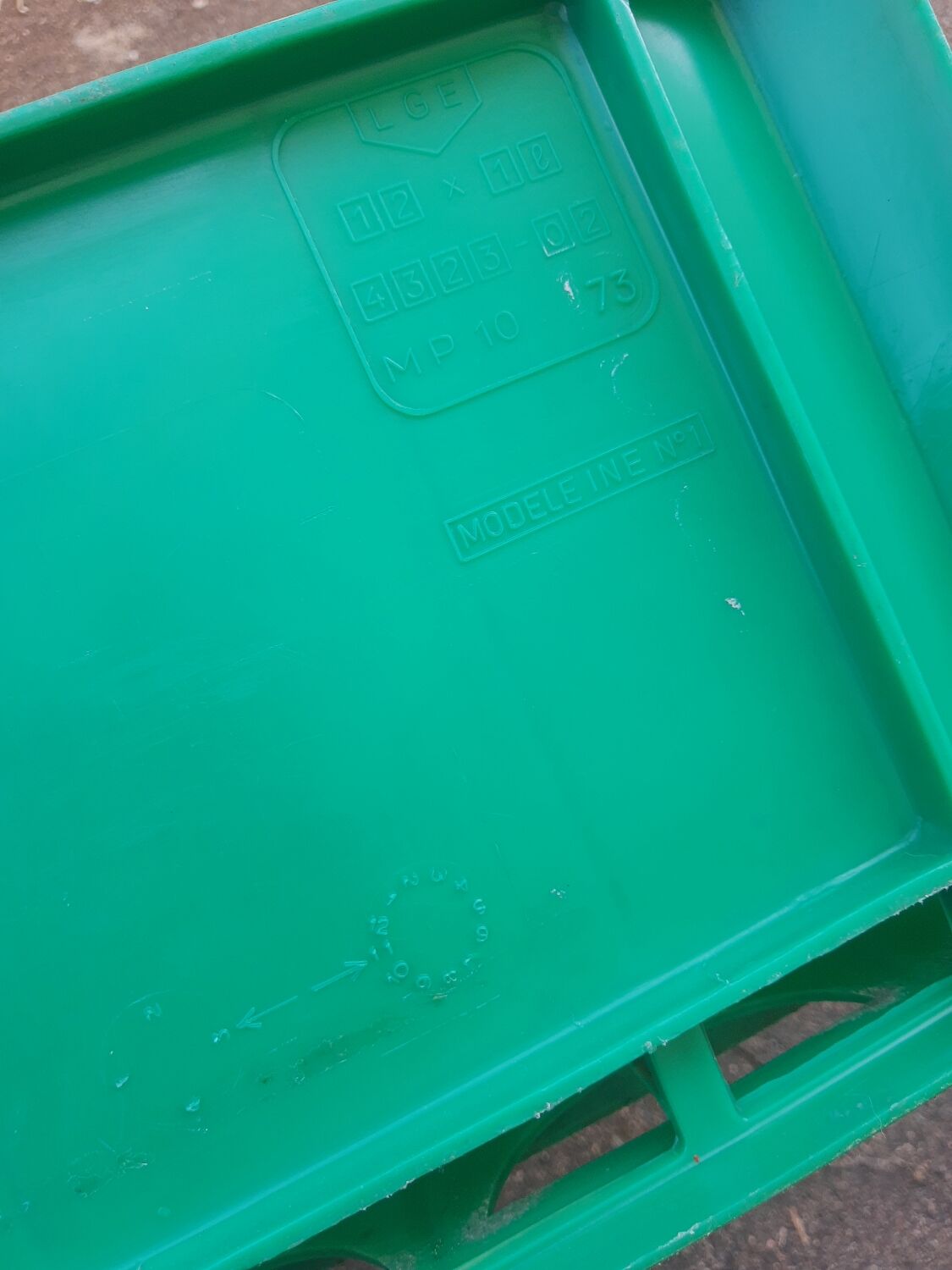 Vintage Tresch green plastic bottle box