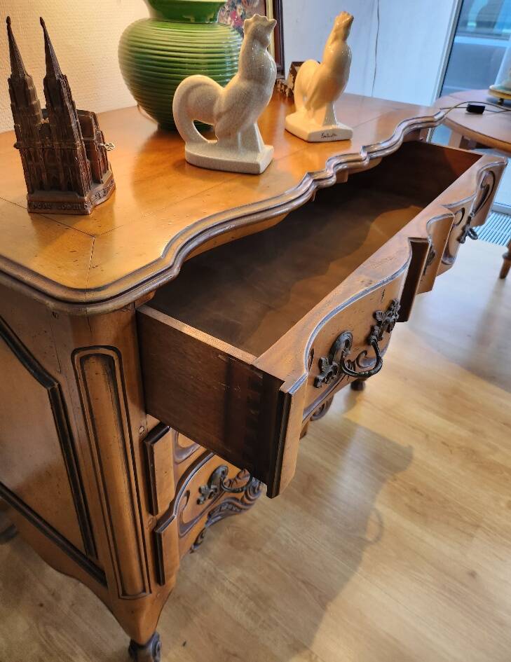 Chest of drawers with walnut drawers