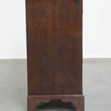 Commode anglaise ancienne dotée de 5 tiroirs et d'une patine