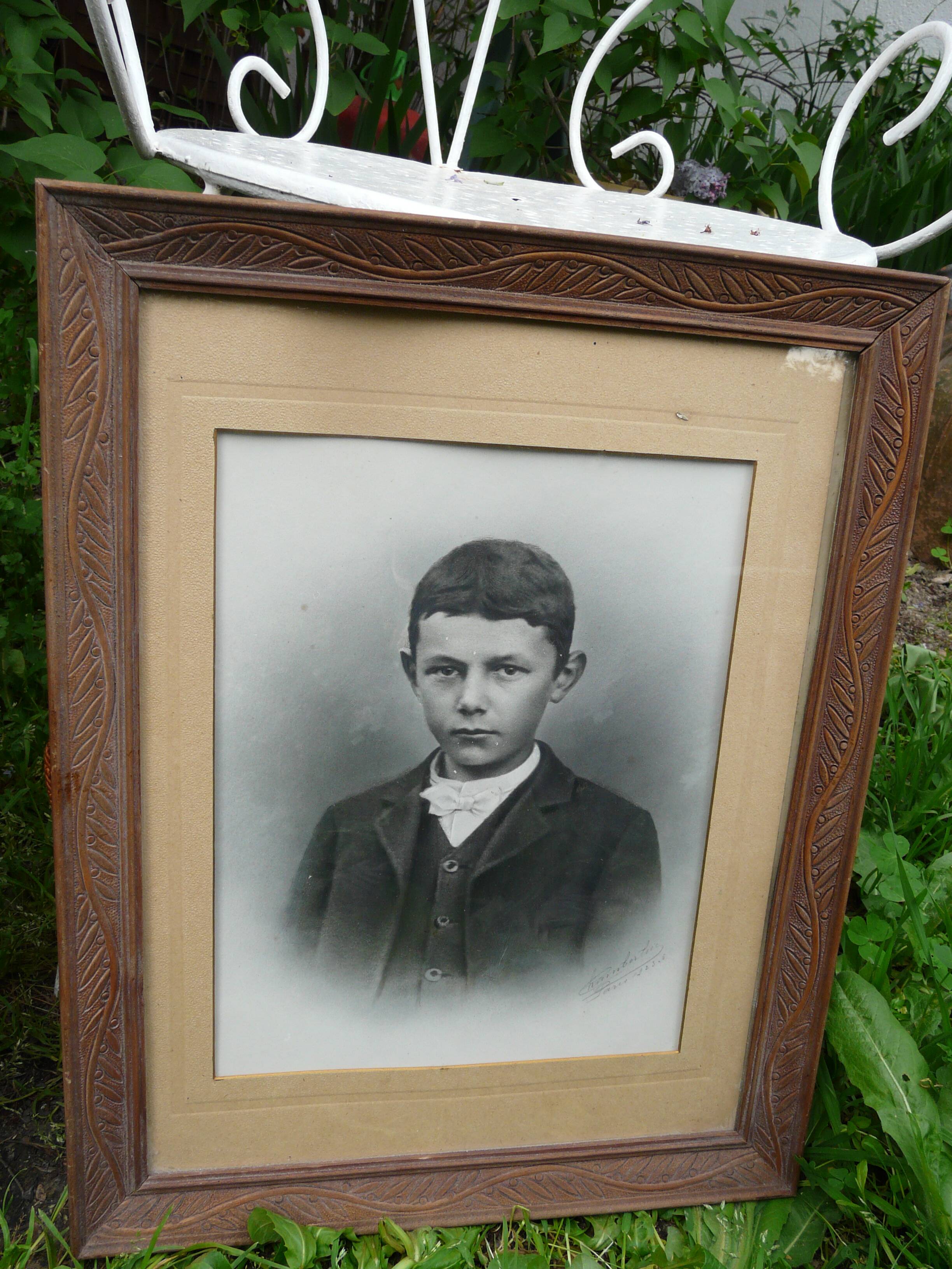 Pair of wooden frames with signed photos, 1923