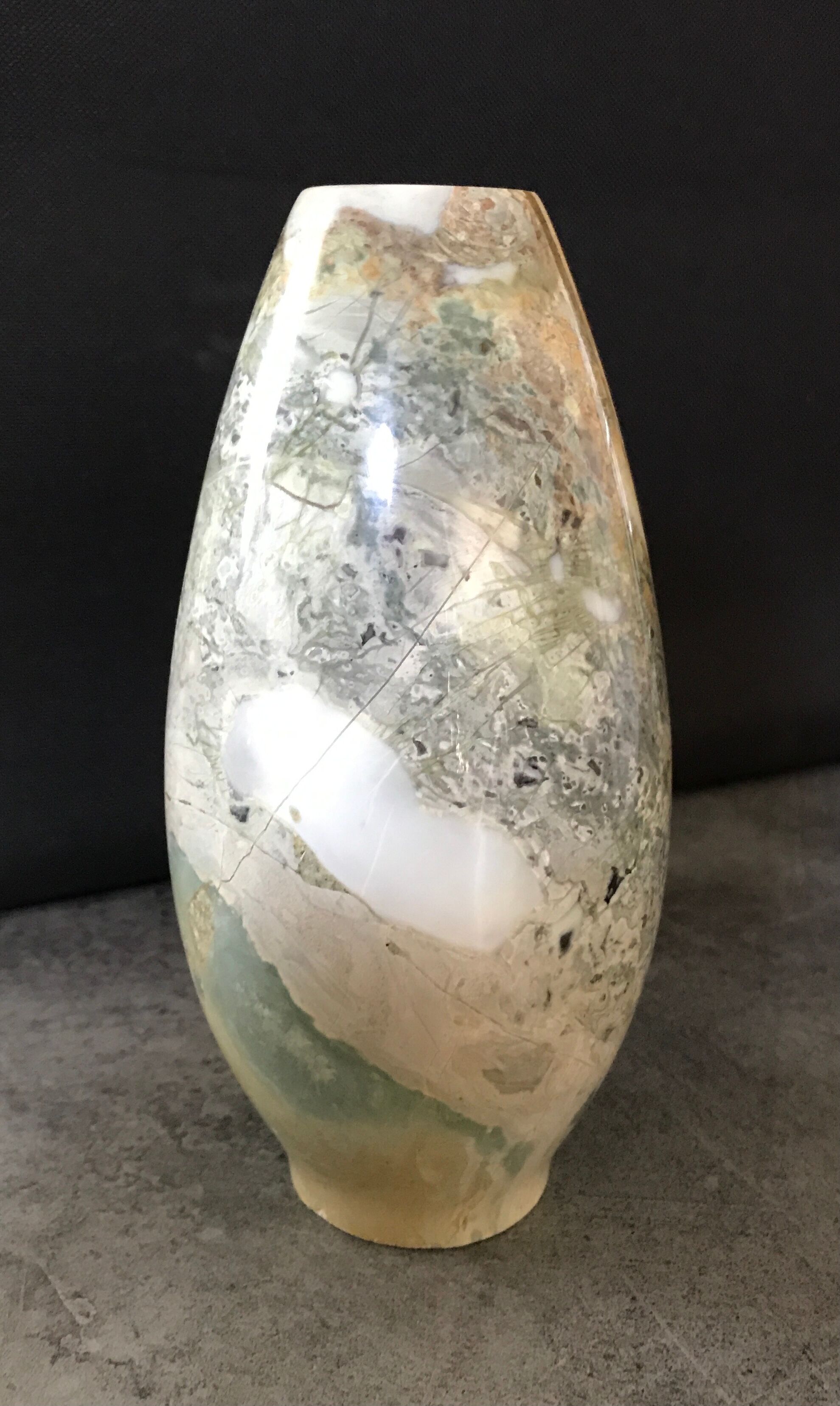 Vase soliflore in natural pierre onyx light green