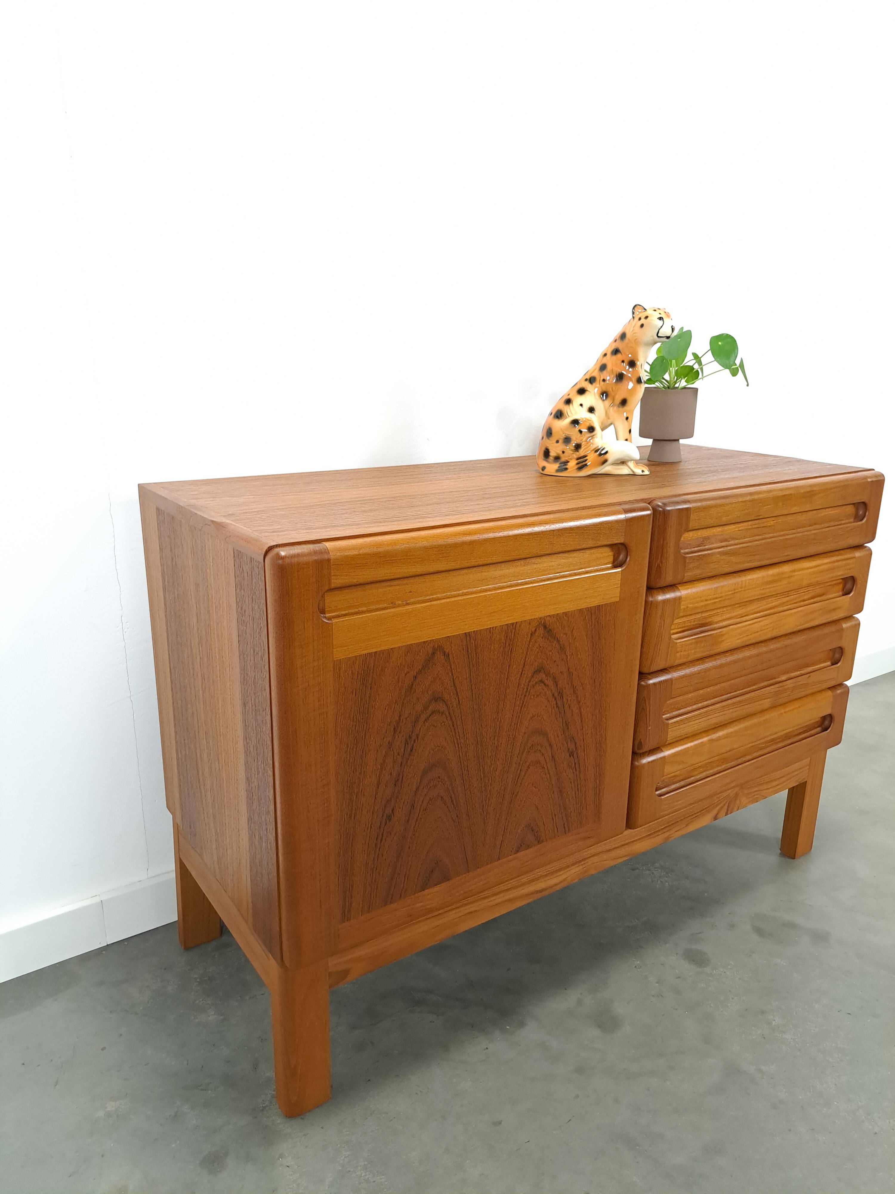 Deens design teak dressoir Dyrlund