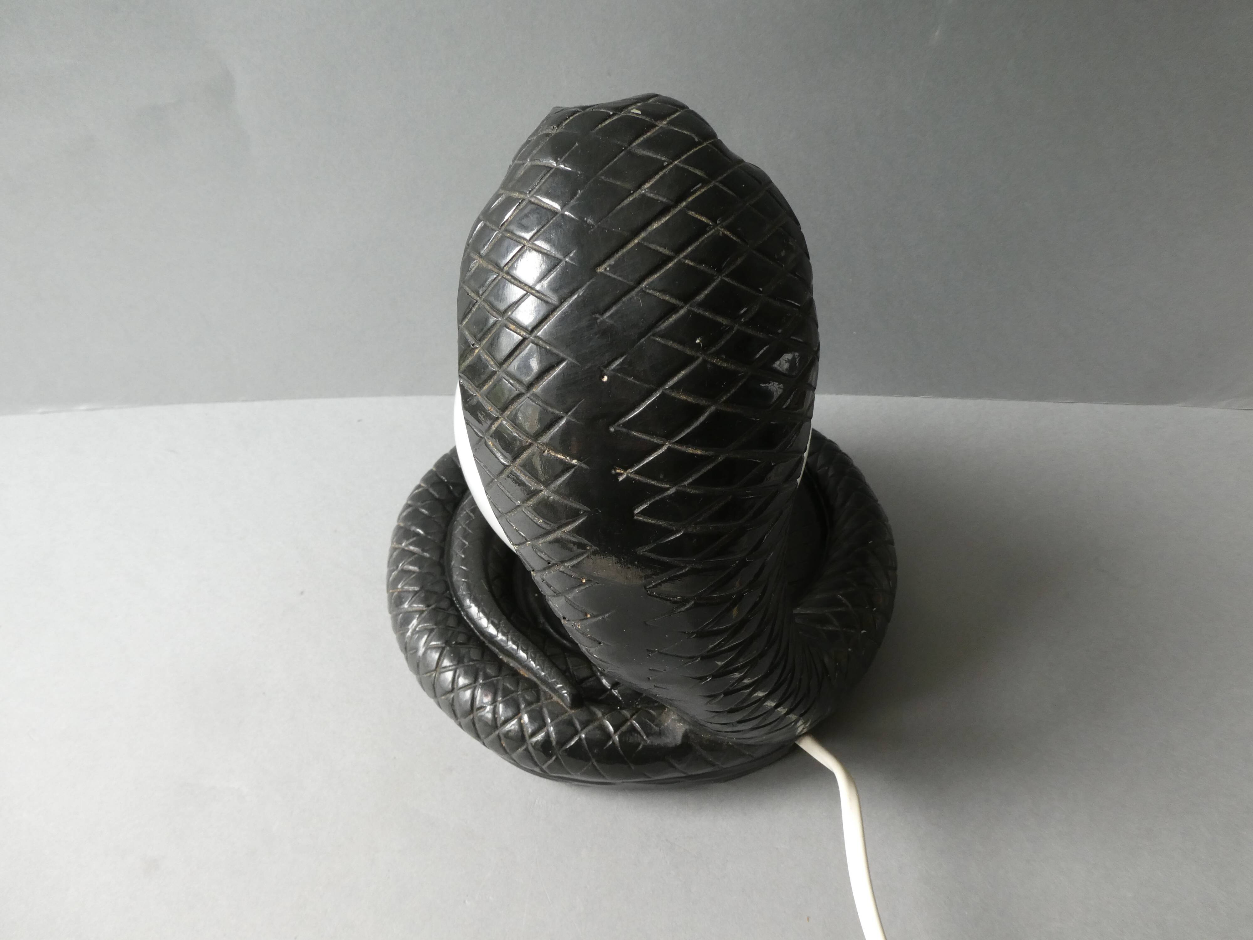 Lampe cobra noir et opaline blanche