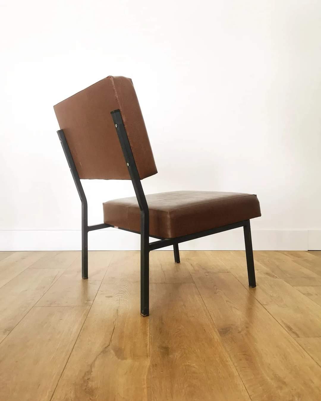 Driver of the 60s in brown skaï