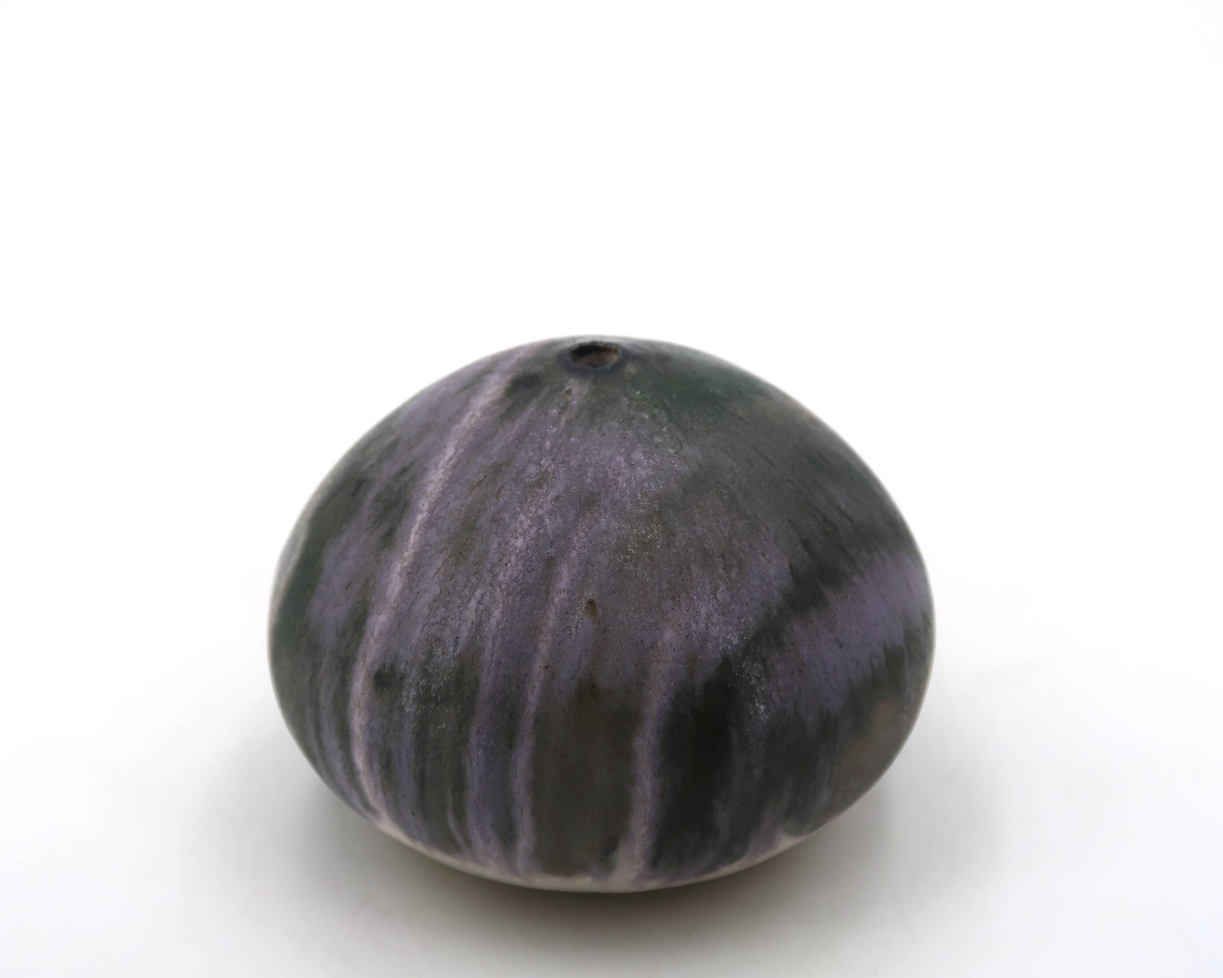Vase soliflore boule en grès de Stella Bakatsi, Grèce années 70