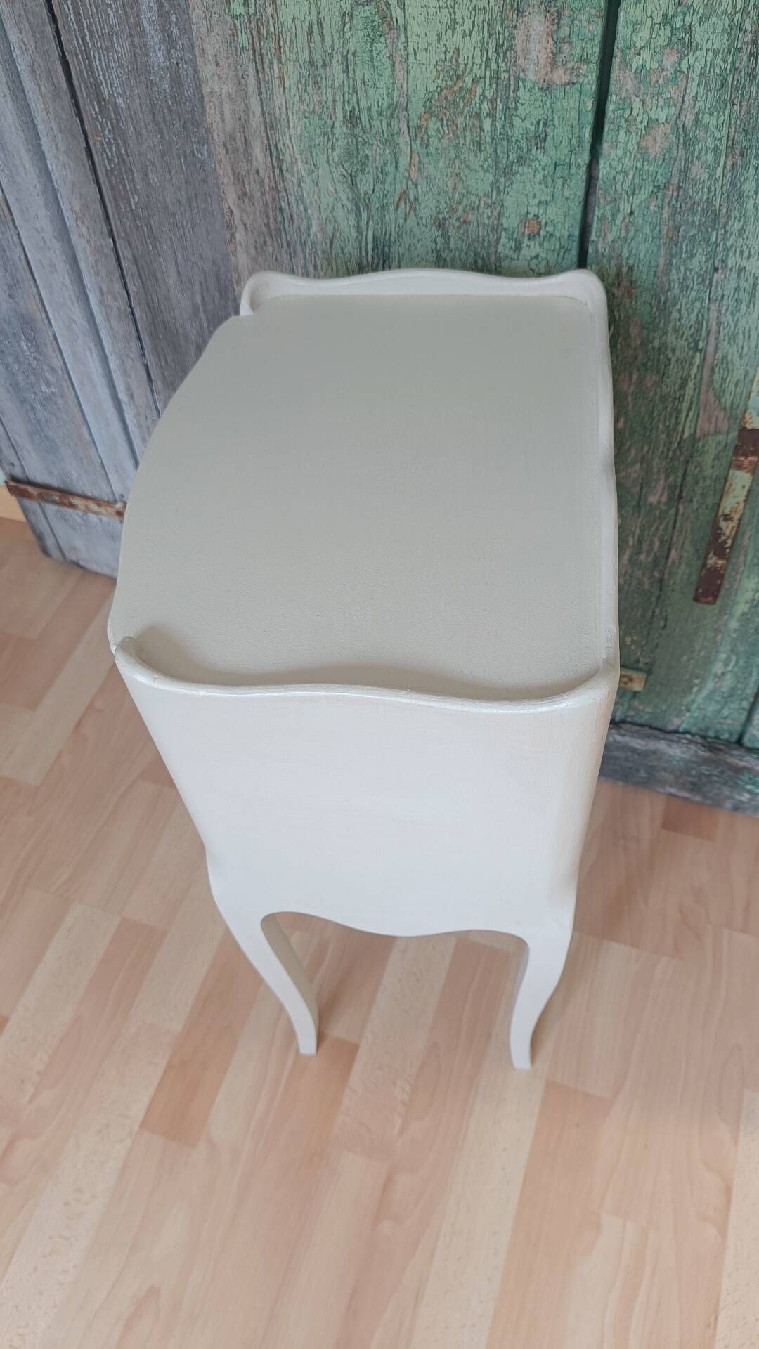 Vintage wooden bedside table with 3 drawers.