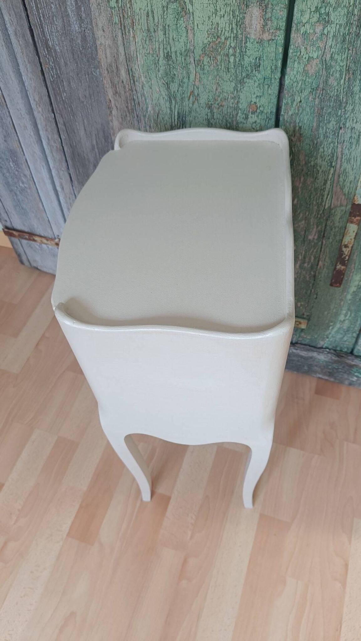 Table de chevet vintage en bois naturel à 3 tiroirs