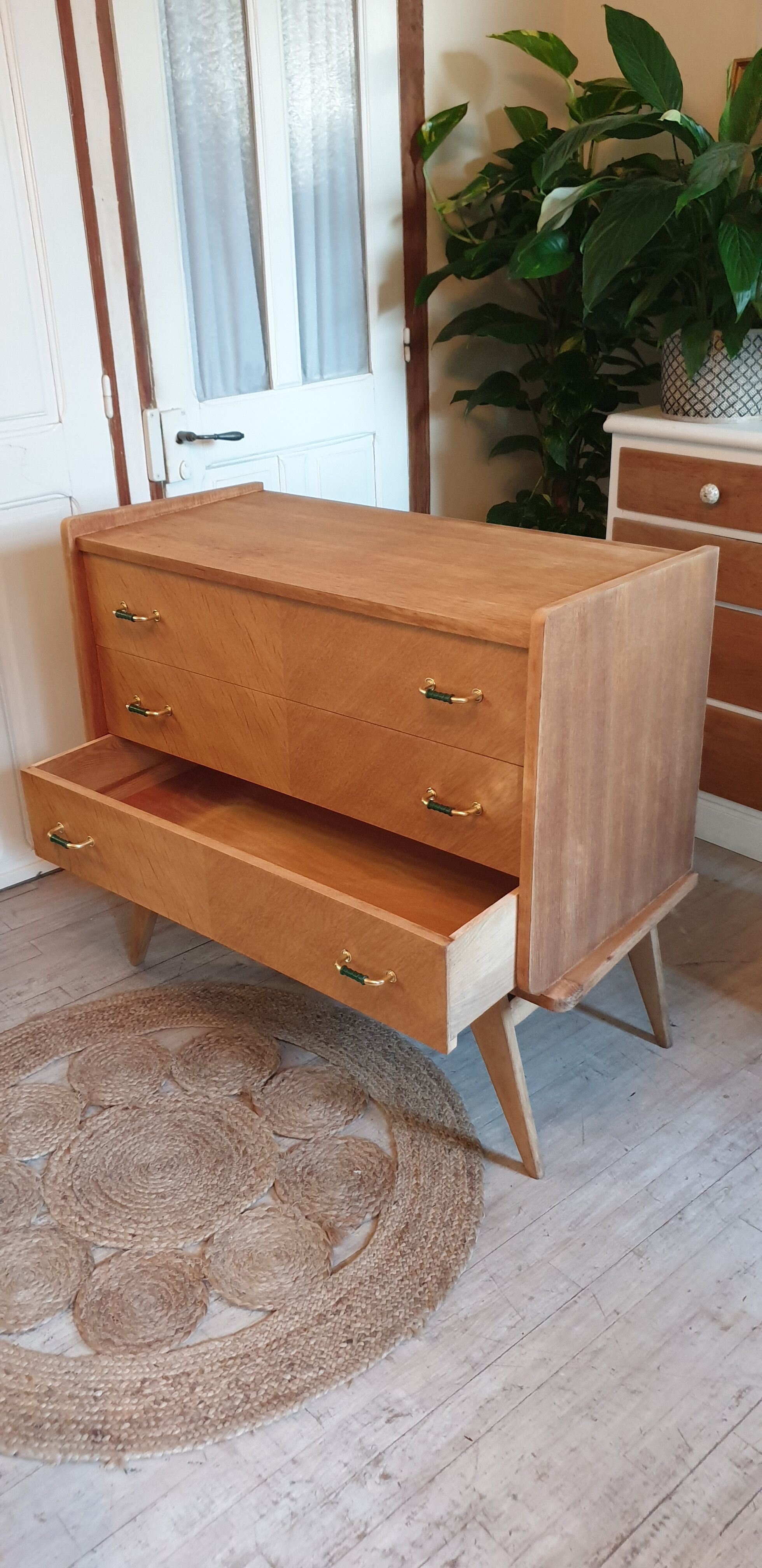 Chest of drawer compass feet