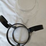 Vase en verre avec support en fer forgé très encien