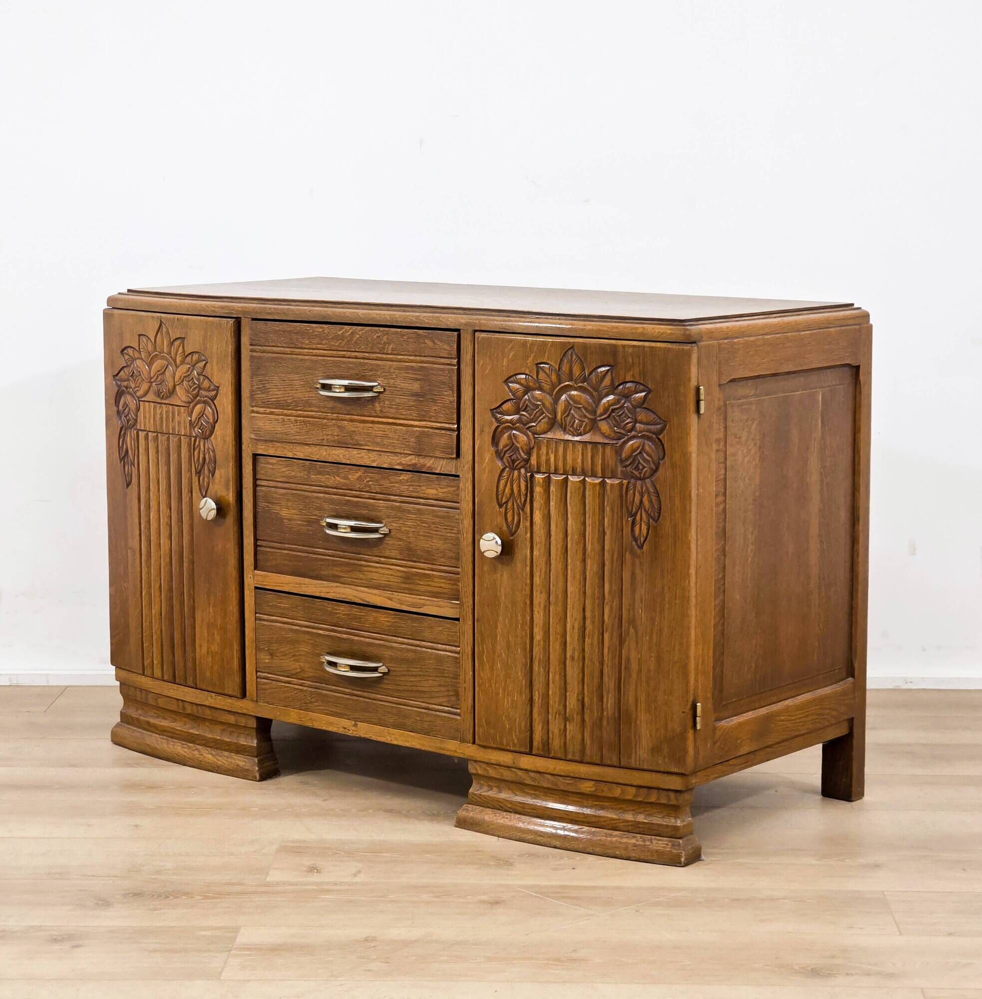Wooden dressing table, Art Deco from the 1940s.
