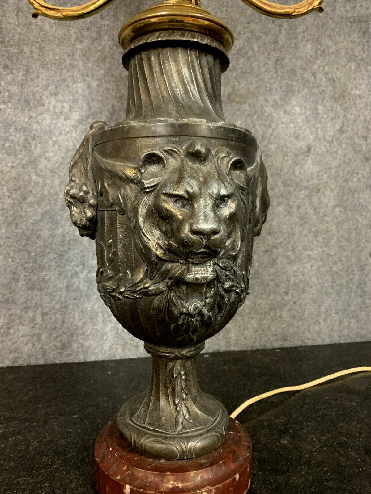 Lampe époque Napoléon III en antimoine, bronze et marbre vers 1850