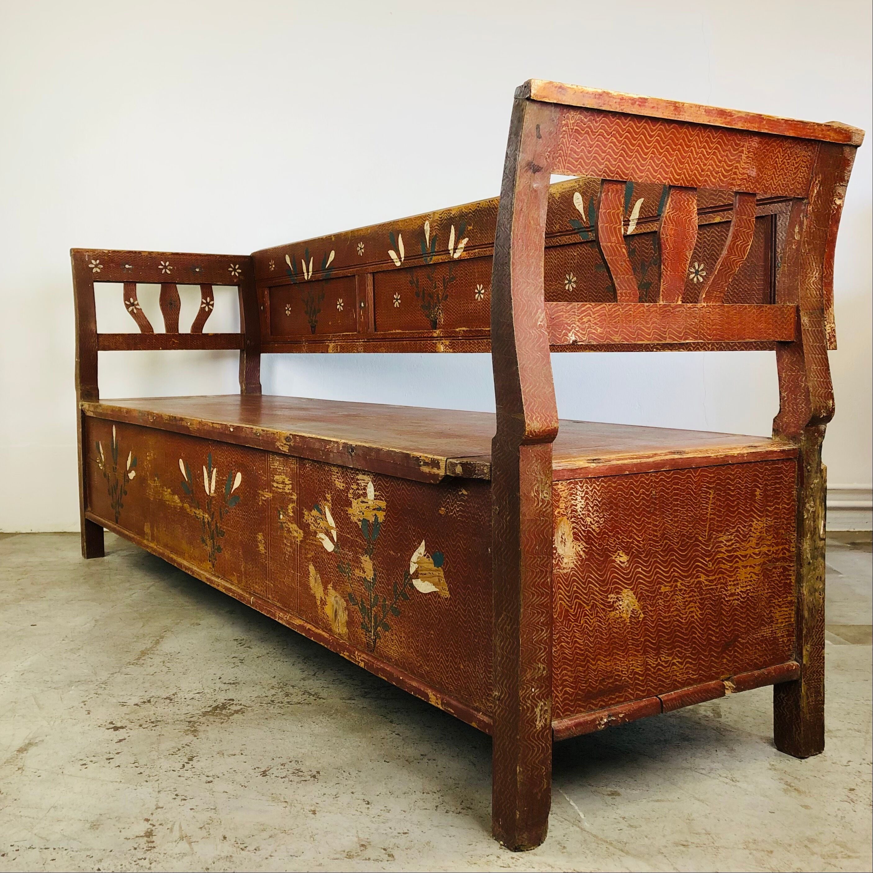 Antique painted wooden valve bench