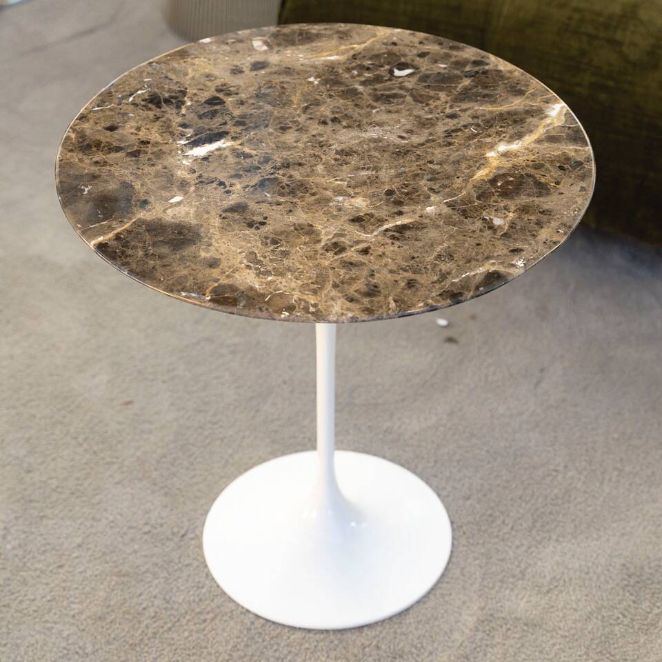 Eero Saarinen & Knoll, "tulip" side table in "EMPERADOR" marble, 20th century
