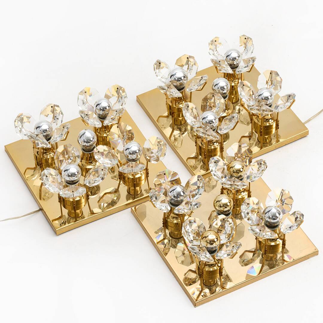 Brass wall lamp with glass prisms