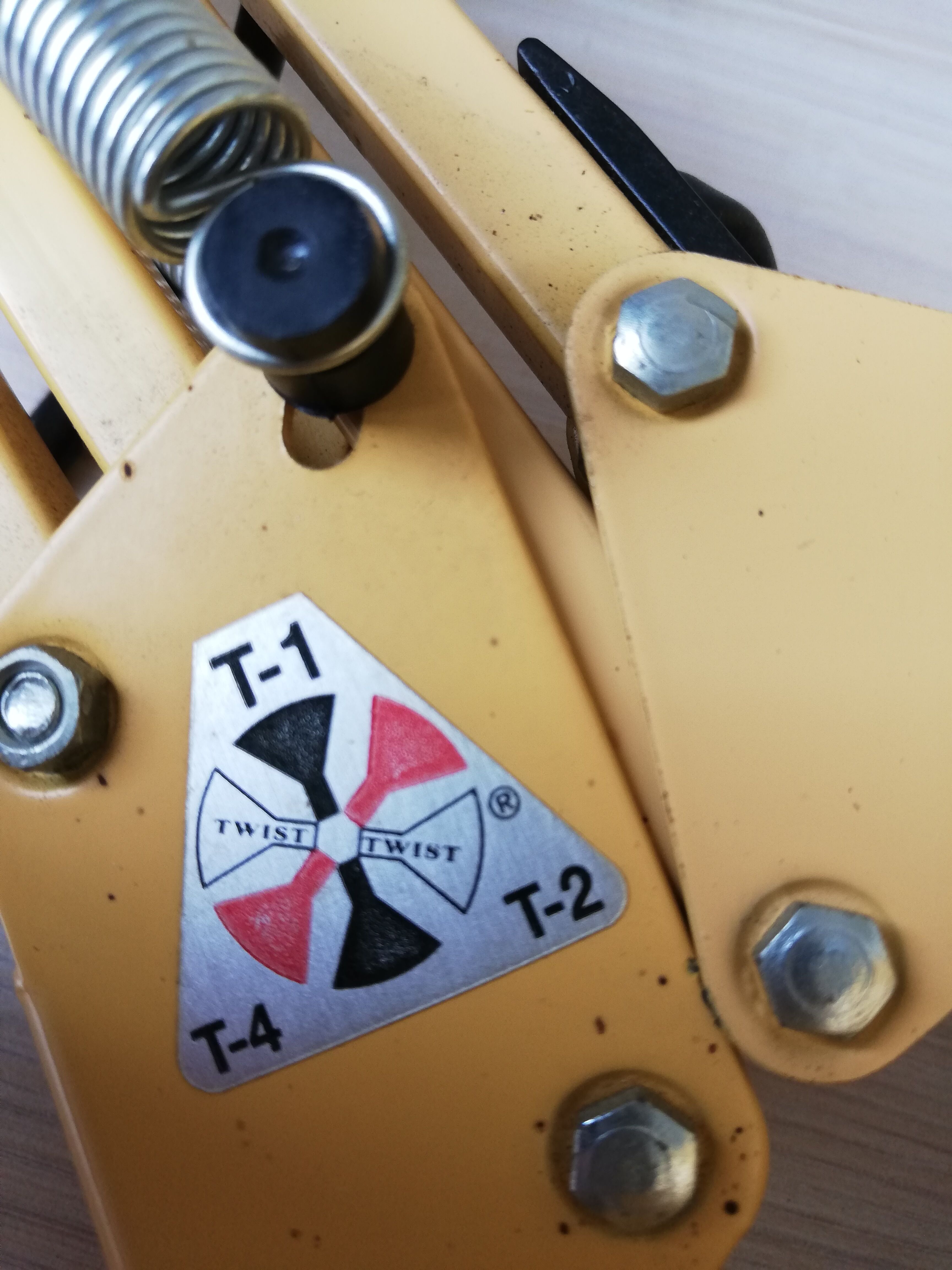 Articulated lamp brand twist