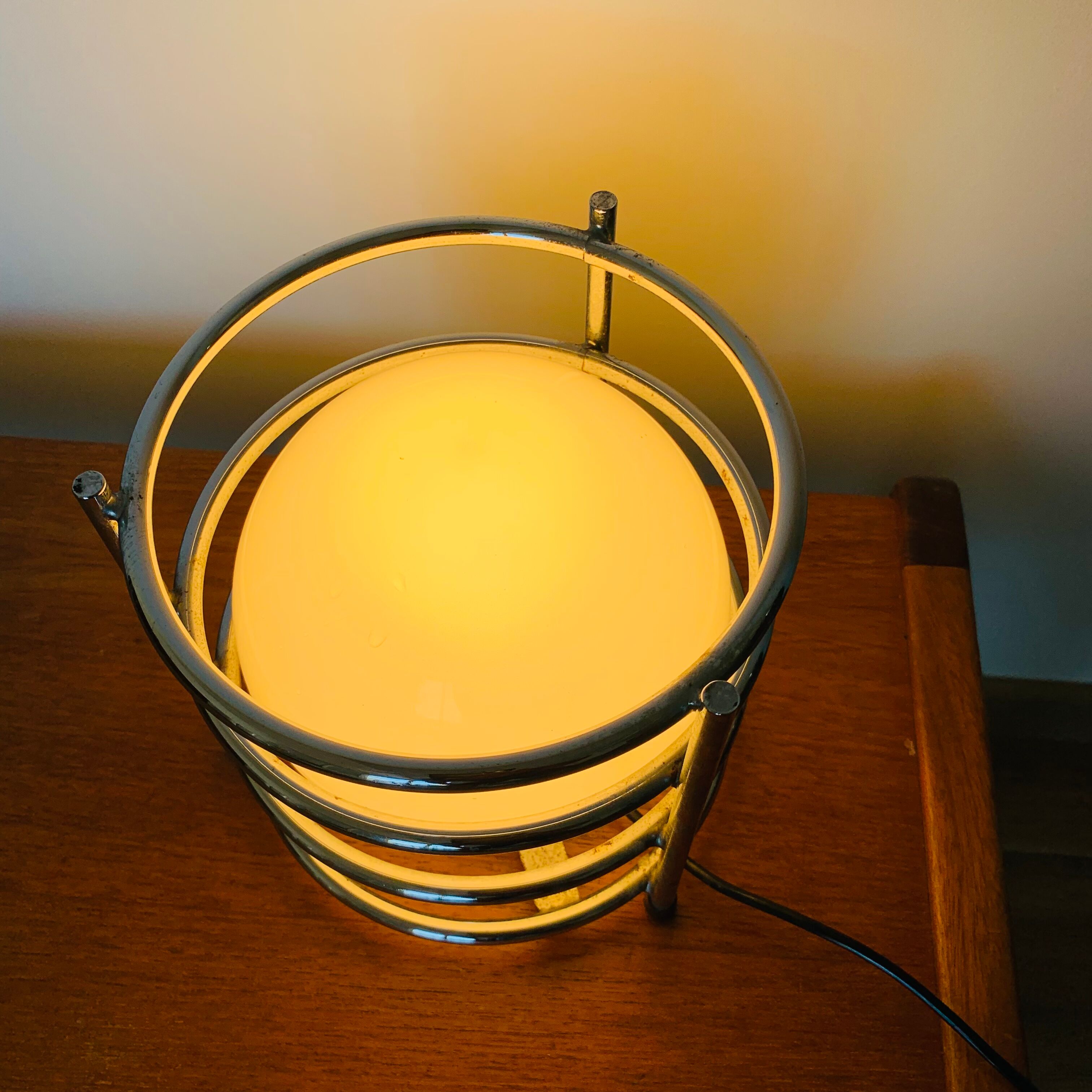 Chrome metal tripod lamp