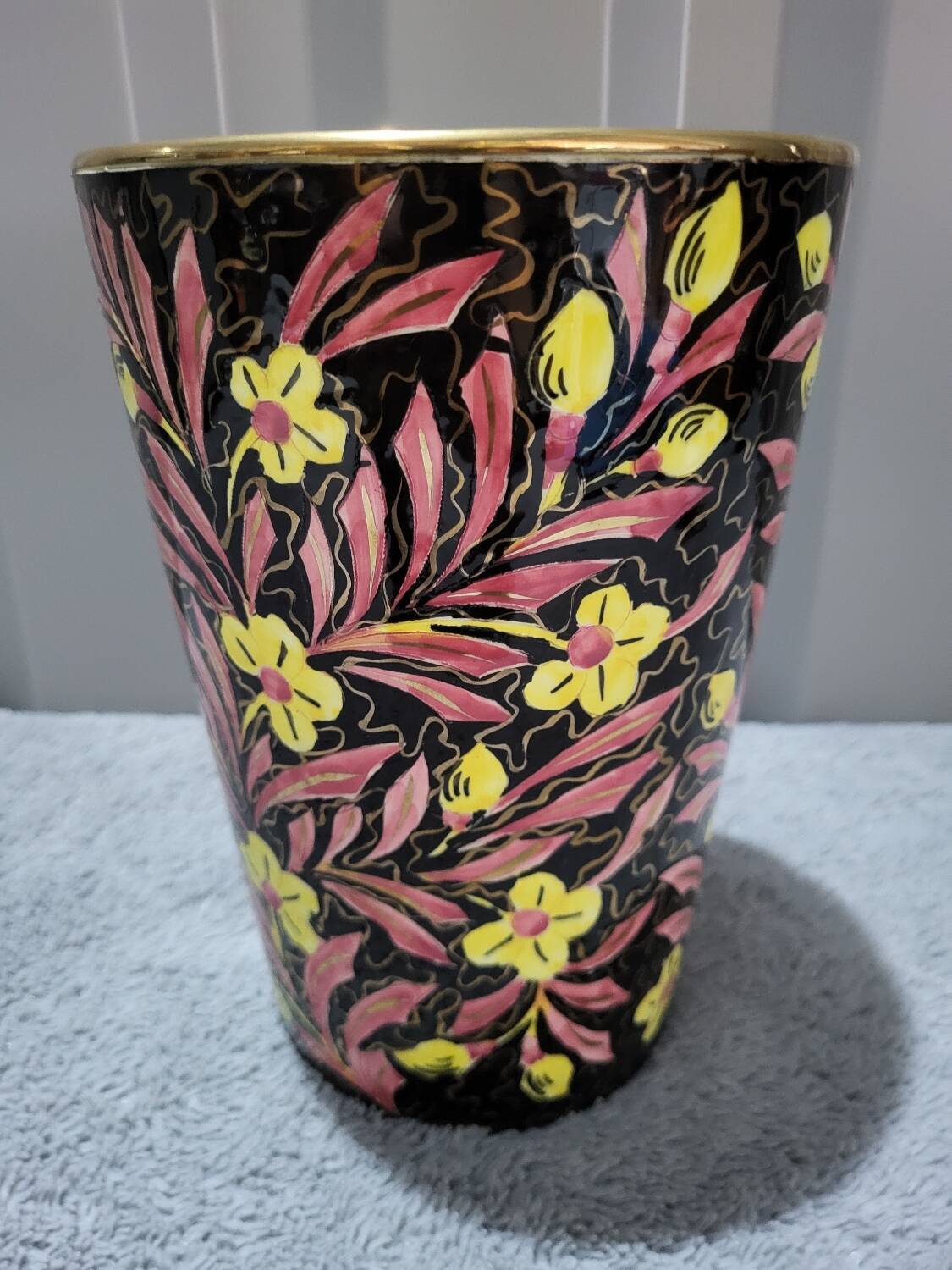 Ceramic vase signed Cérart Monaco in very good condition