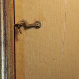 Wall showcase for collections