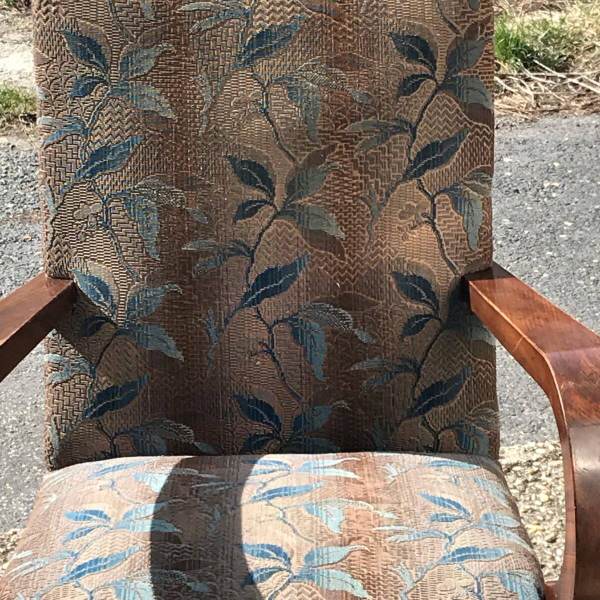 Paire de fauteuils Art Déco marron en noyer massif, tissu à motif multicolore, Budapest 1930s
