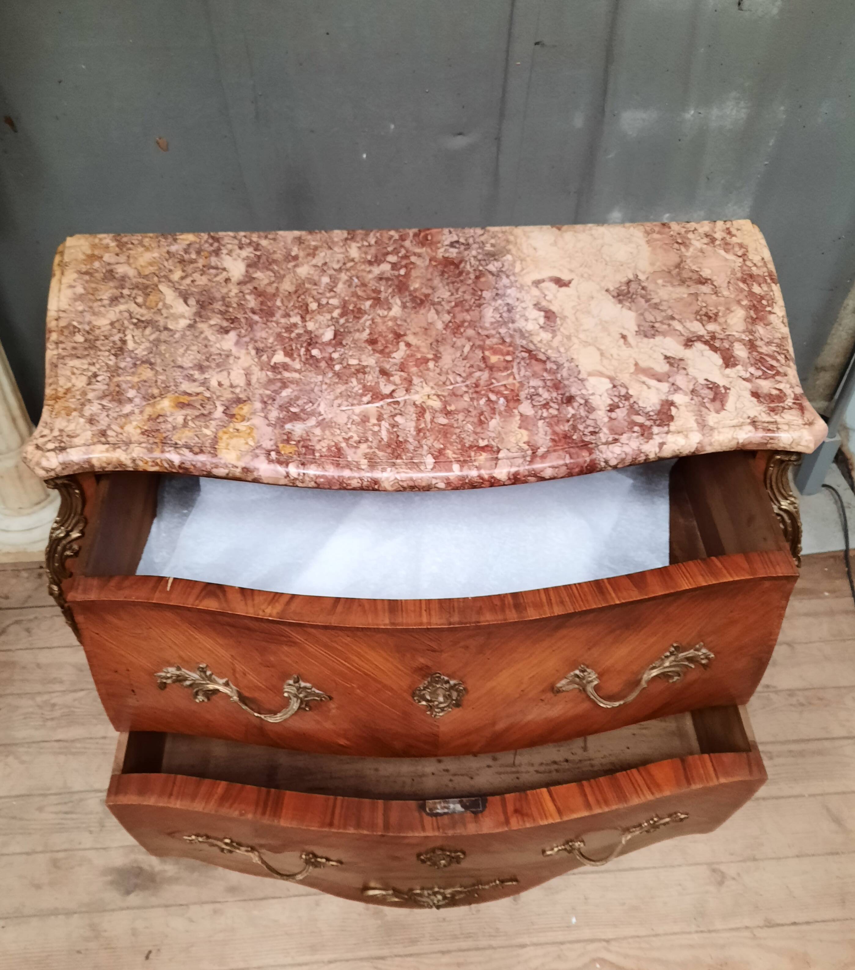 Louis XV style chest of drawers in veneer