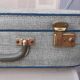 Valise en carton bleue chinée vintage