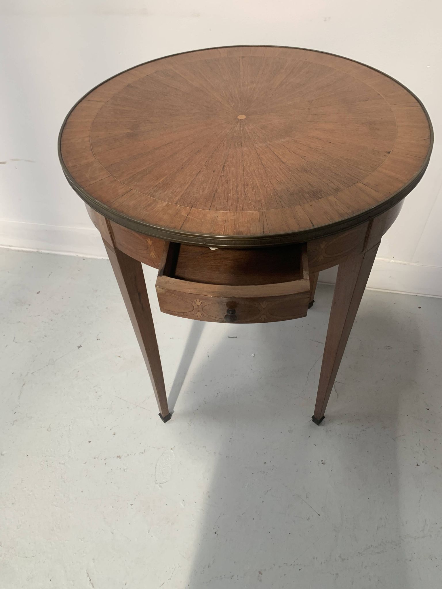 Round Louis XVI style pedestal table in marquetry wood, 20th century