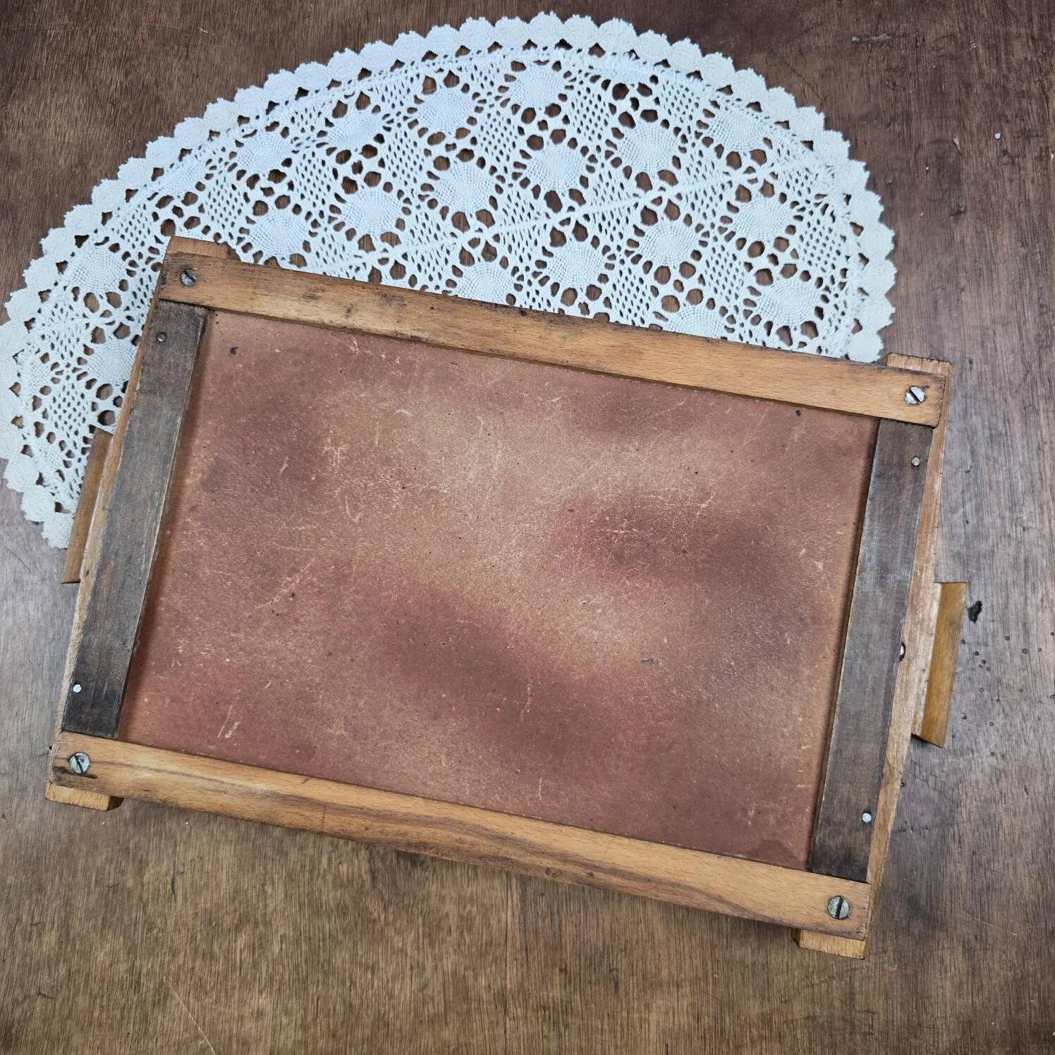 Vintage wooden and glass platter hand-painted – Stylised flower signed Janette