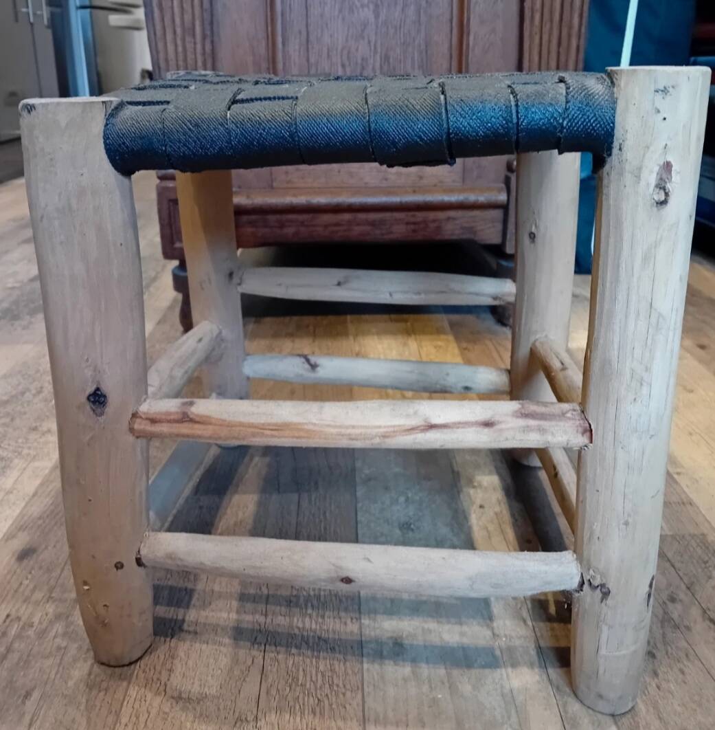 Stool made from lemon wood and recycled tires