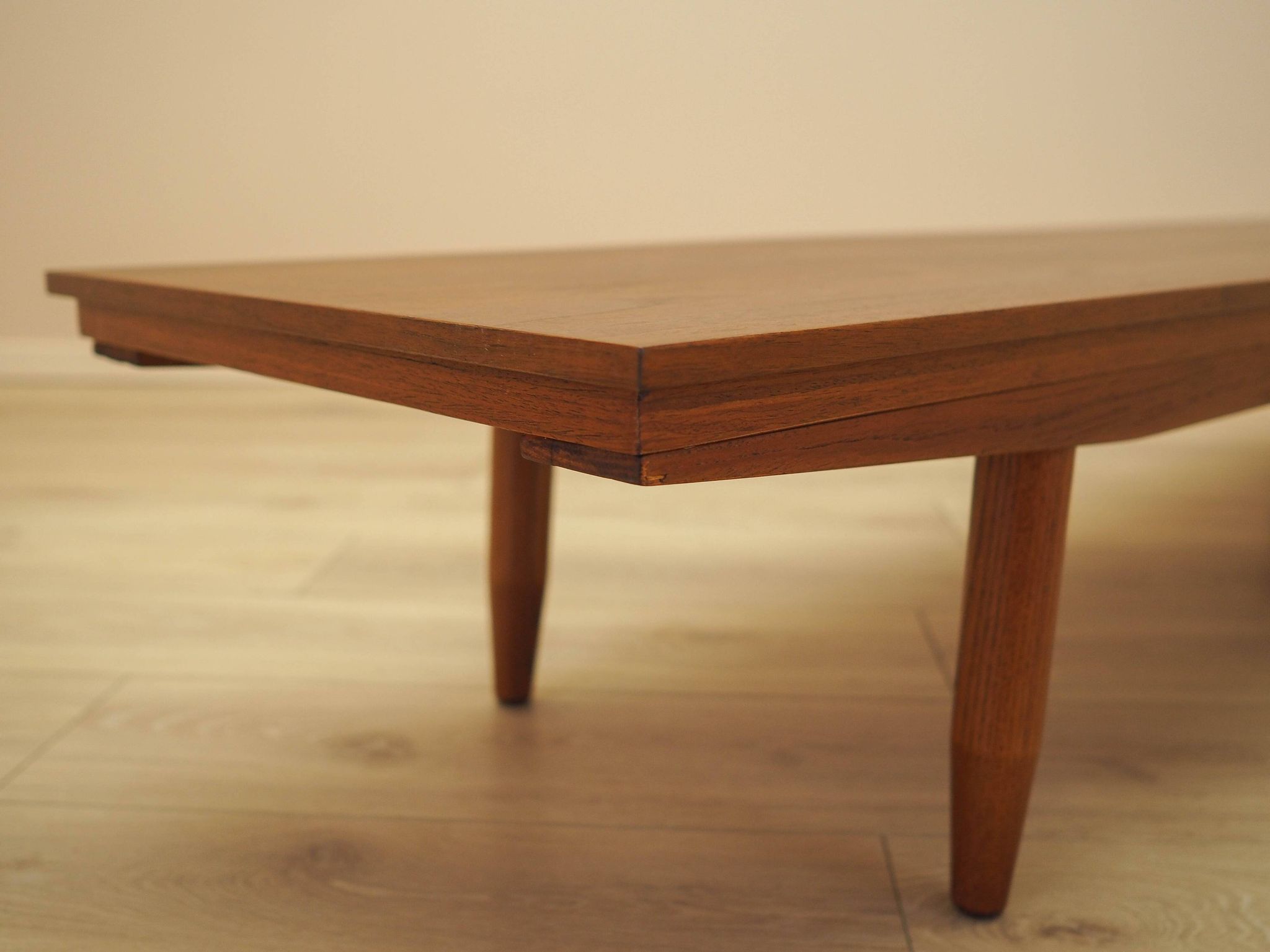 Table d'appoint design danois, années 1970, fabriqué au Danemark
