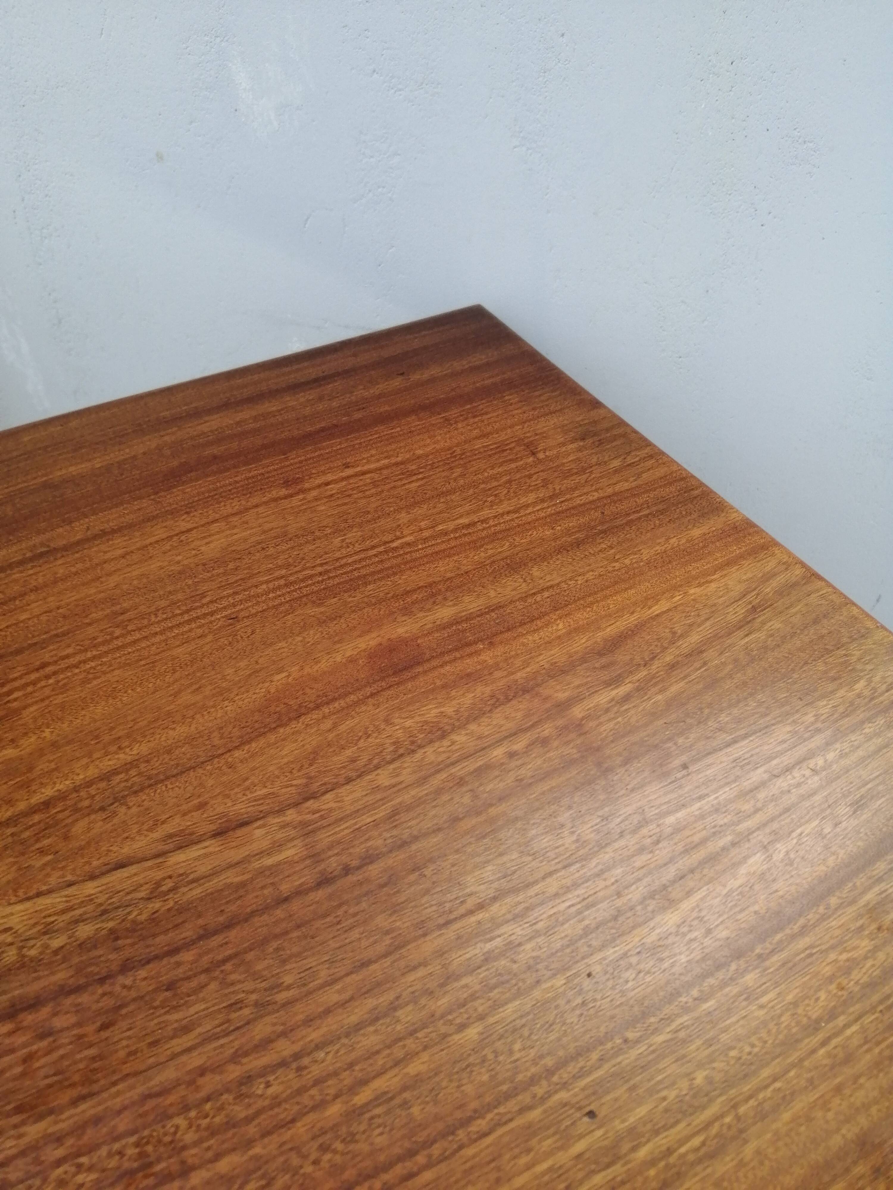 Pull-out tables from the 60s in solid exotic wood published by Younger