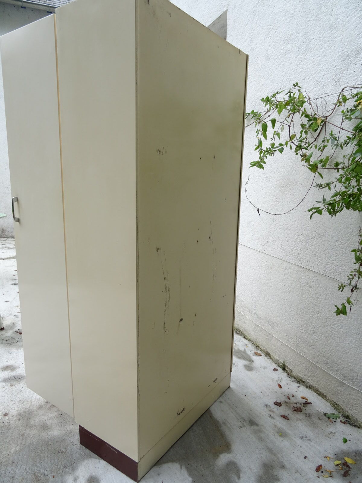 Manufrance metal cabinet