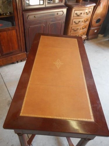Bureau plat style Empire en acajou