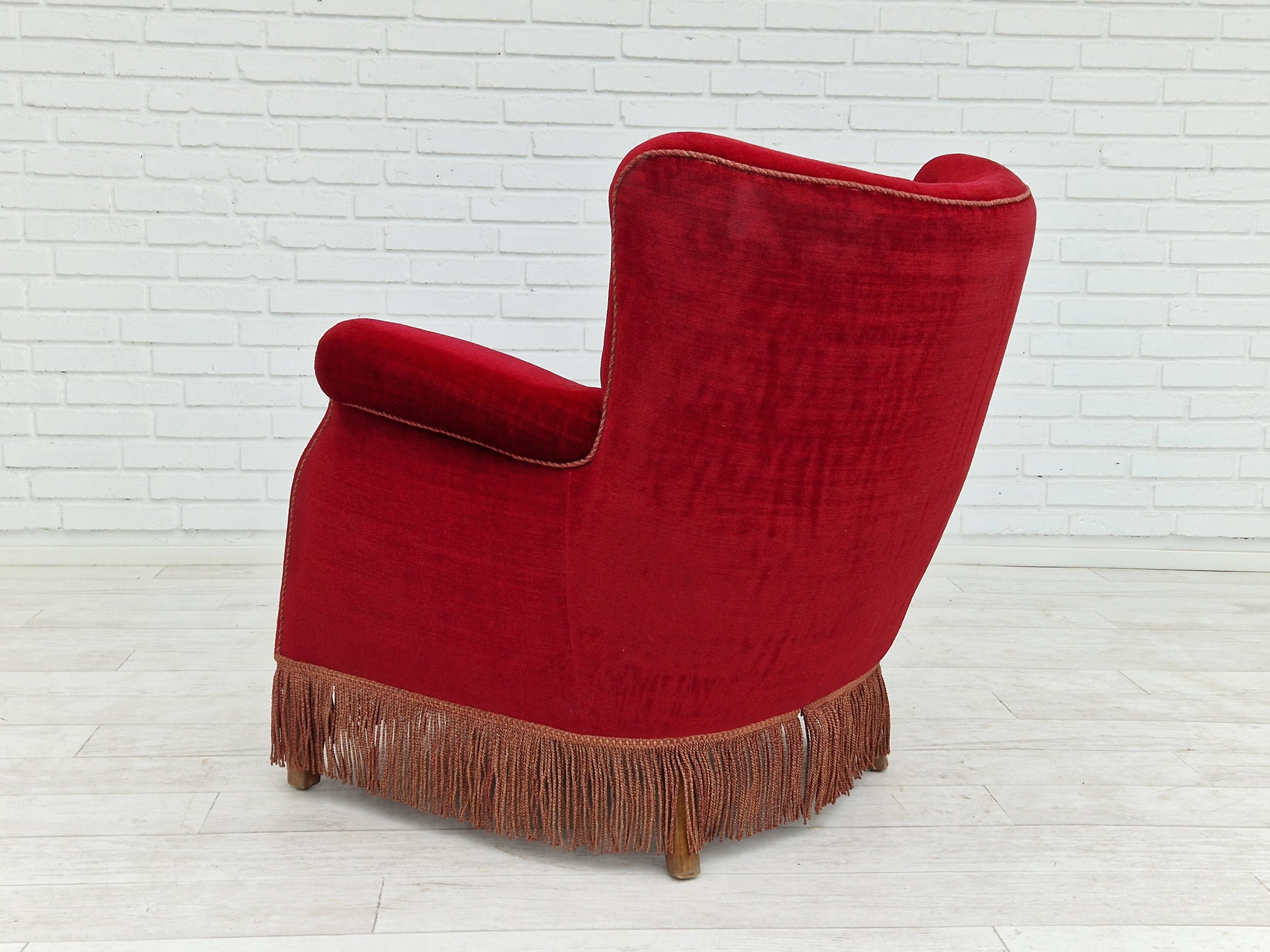 Fauteuil vintage danois en velours rouge cerise, 1960