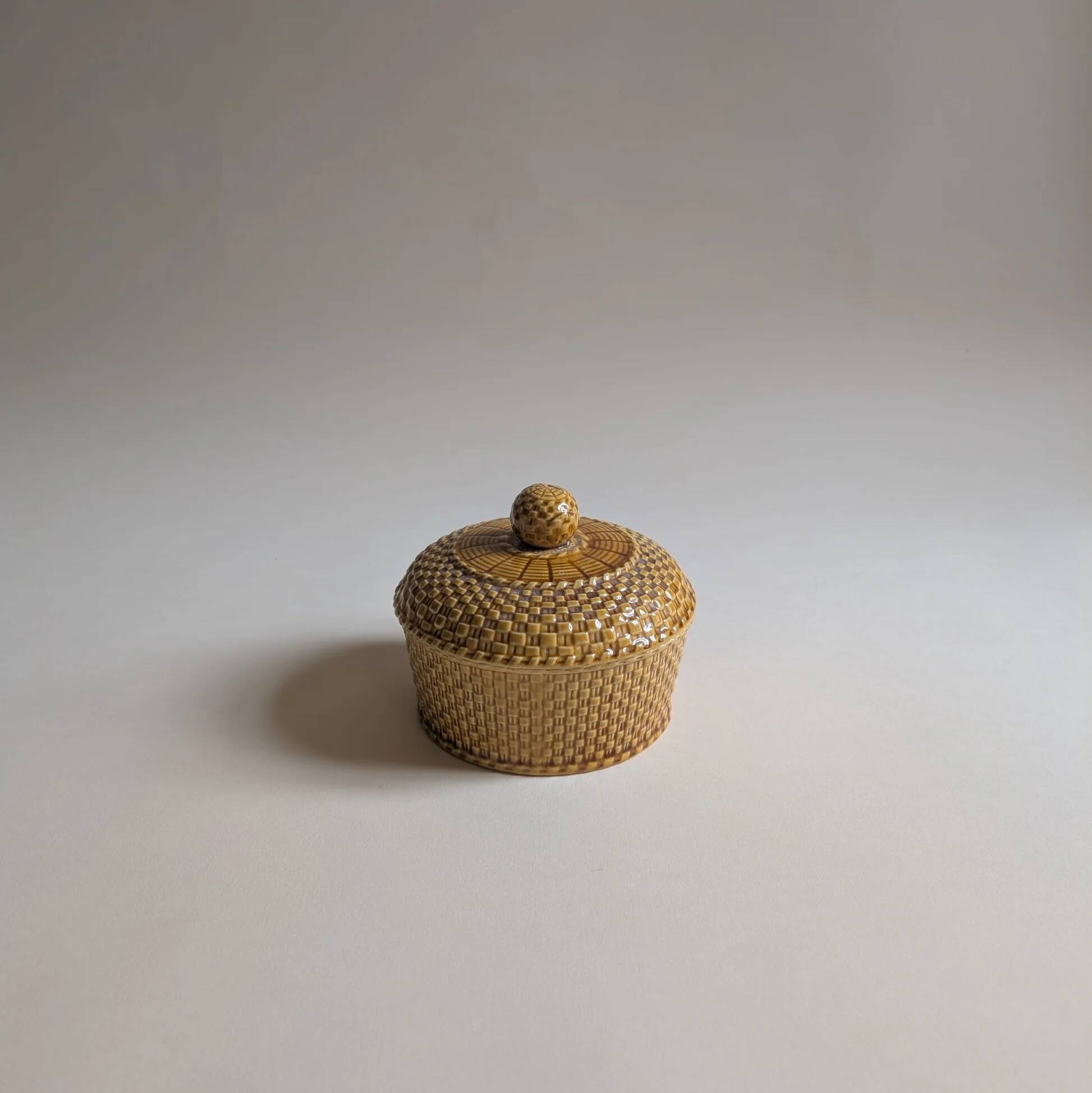Mustard ceramic box