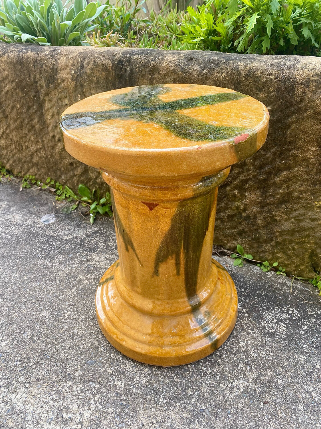 Southern France stool in glazed ceramic