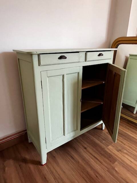 Green Parisian Buffet