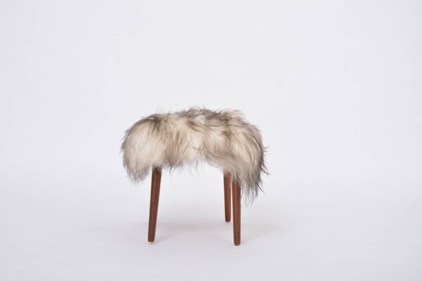 Tabouret moderne danois du milieu du siècle rembourré en peau de mouton blanc et noir