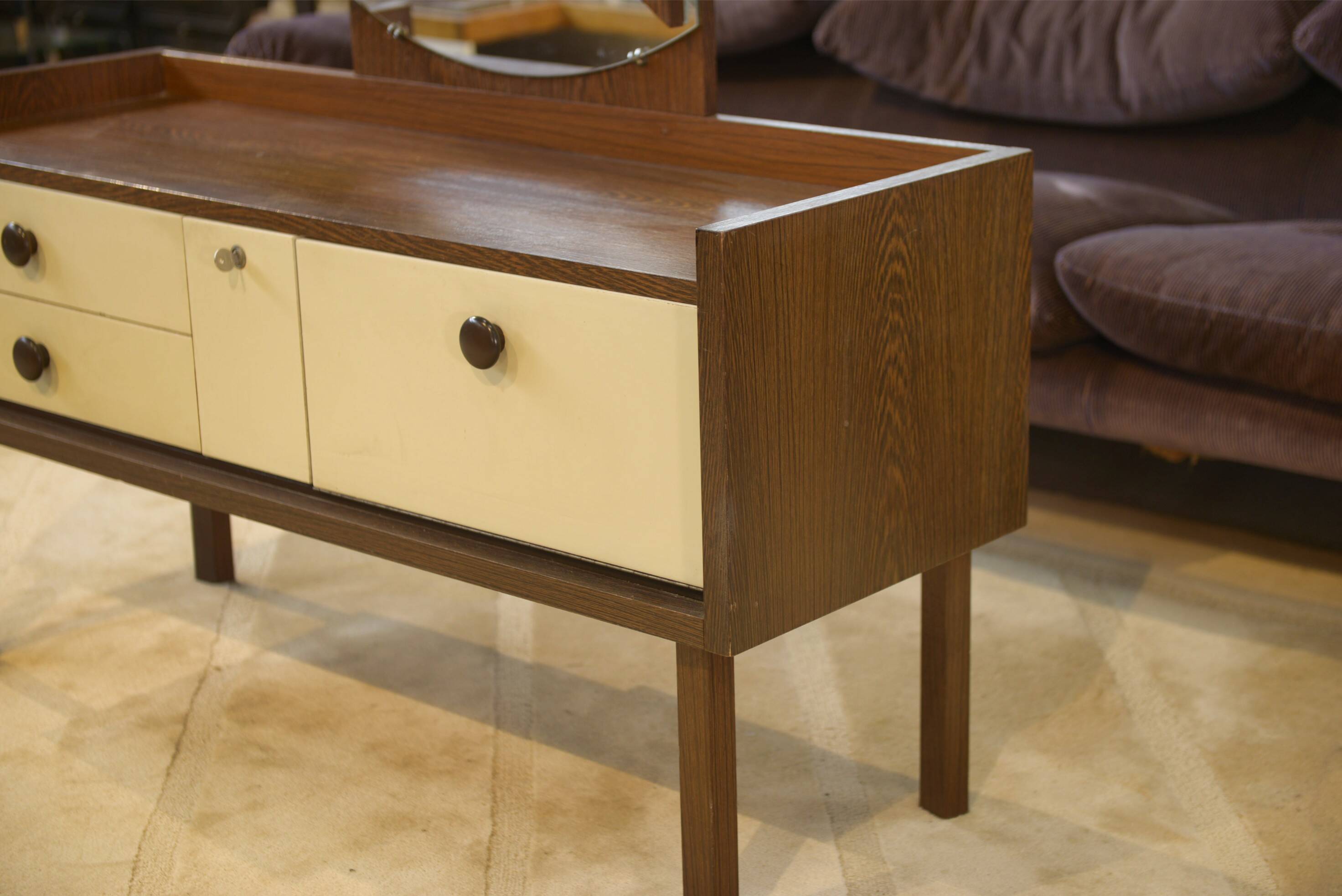 Wenge hairdresser from the 1990s