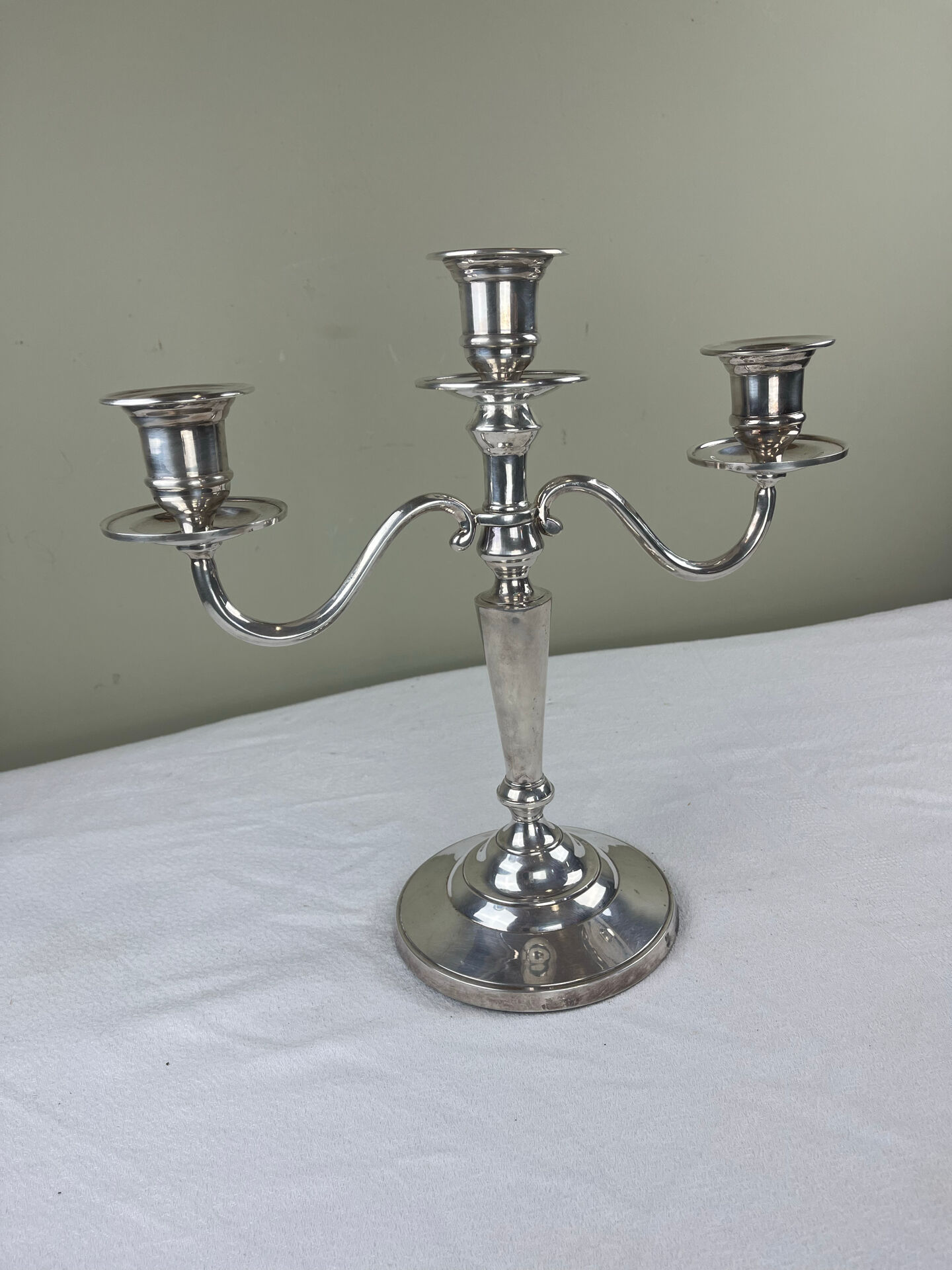 Silver metal chandelier with 3 lights