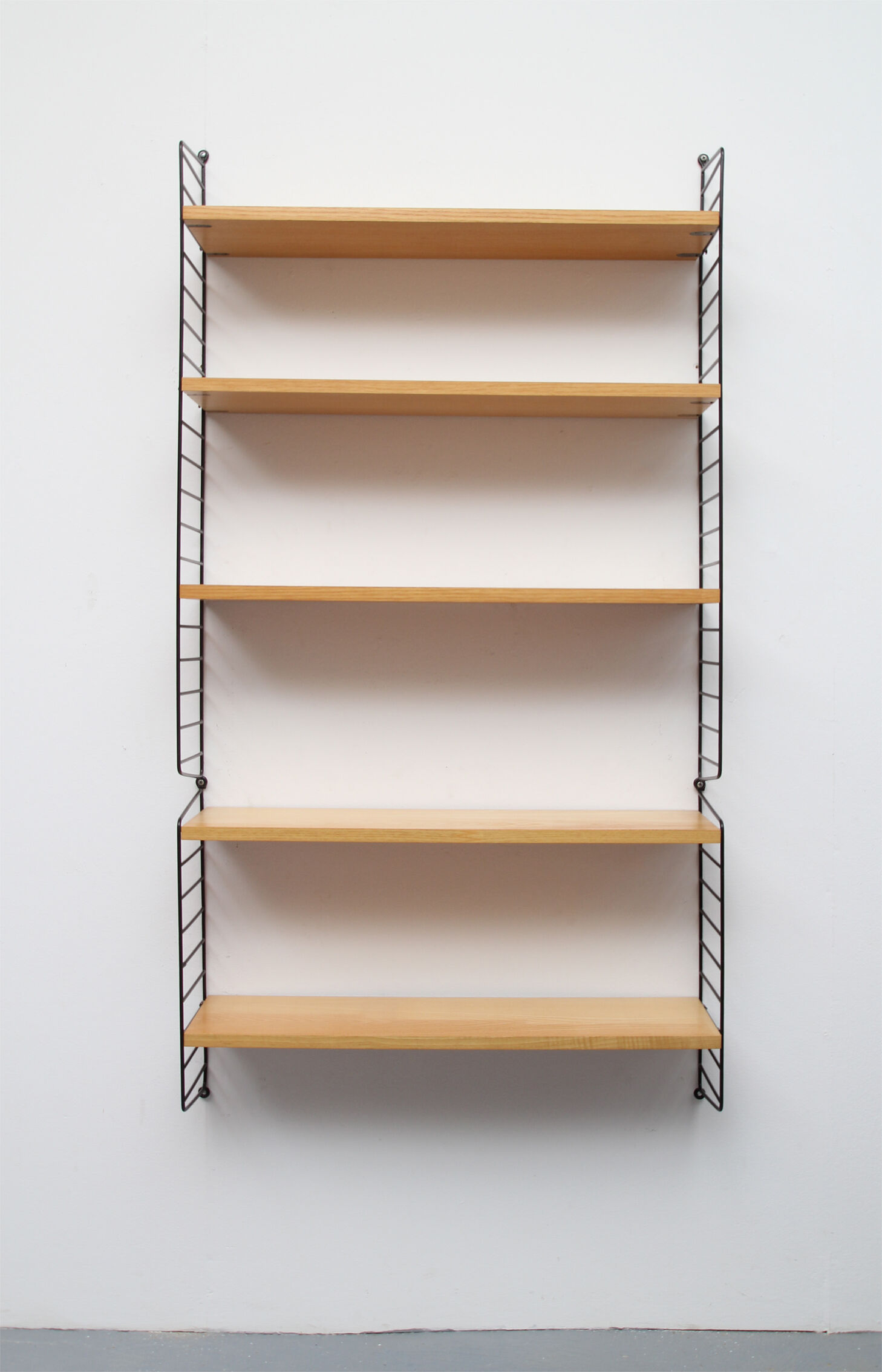 1960s wall unit in ash with 5 shelves, Nisse Strinning